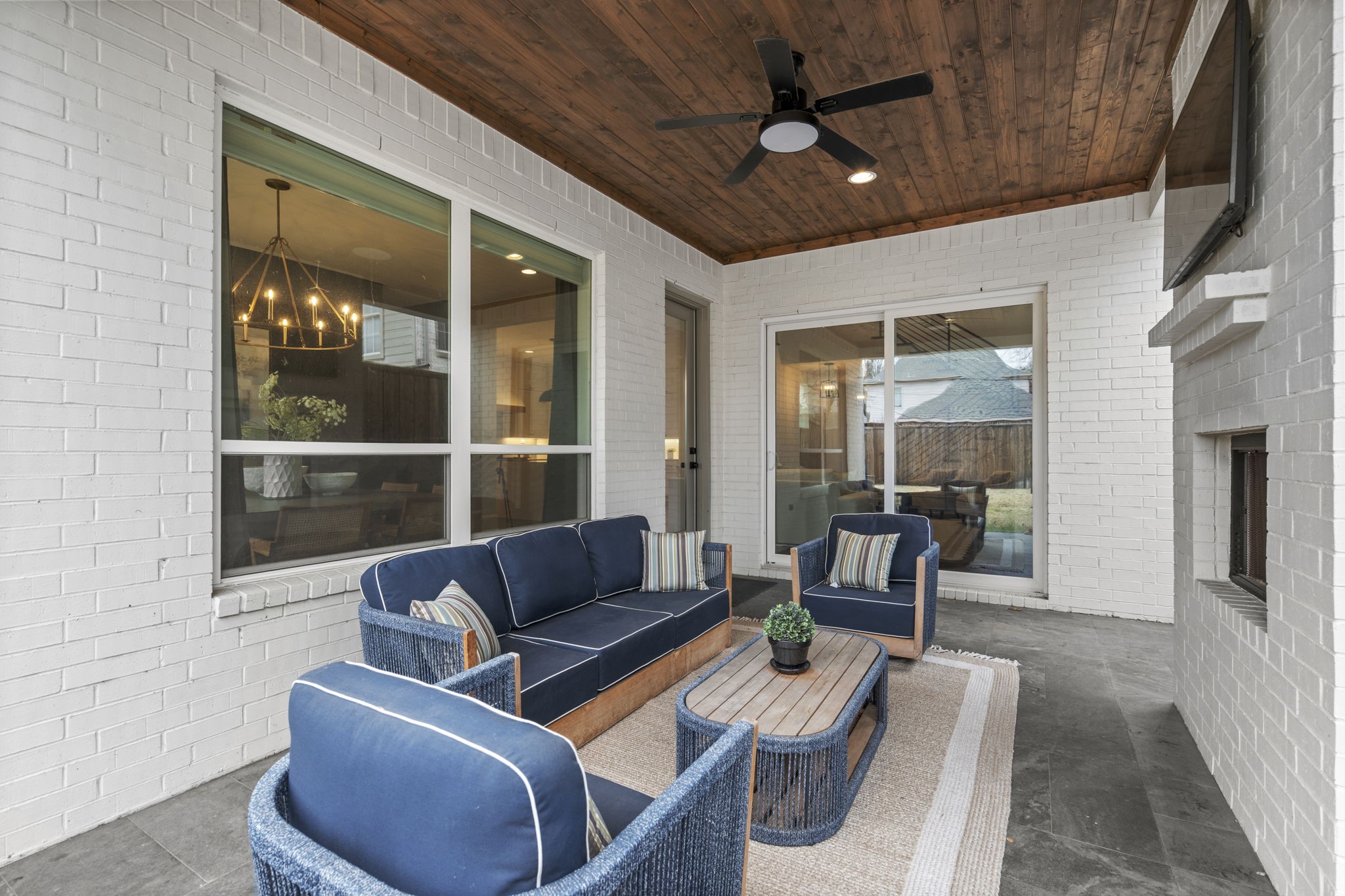 6127 Lakeshore Drive