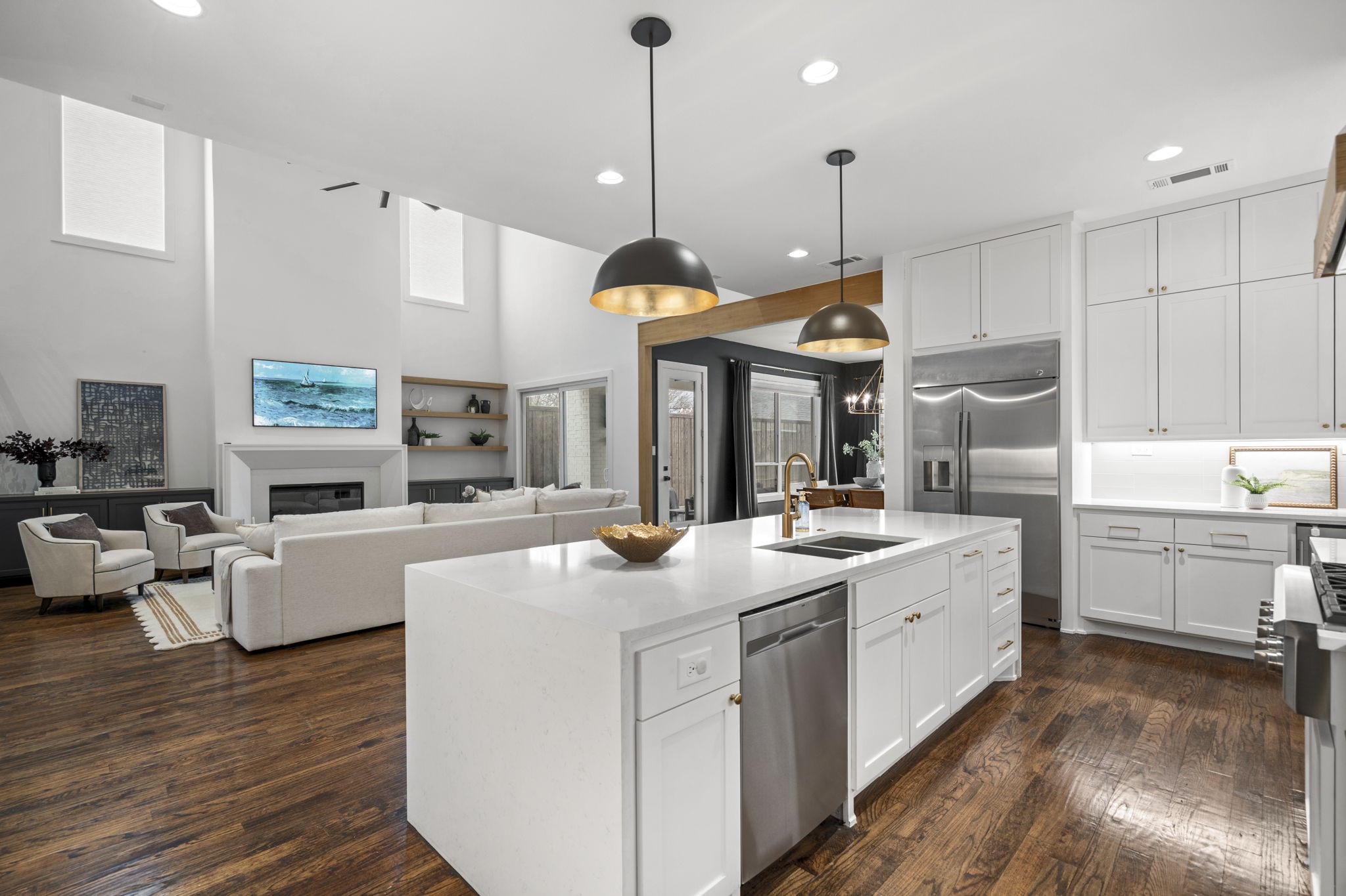 6127 Lakeshore Drive
