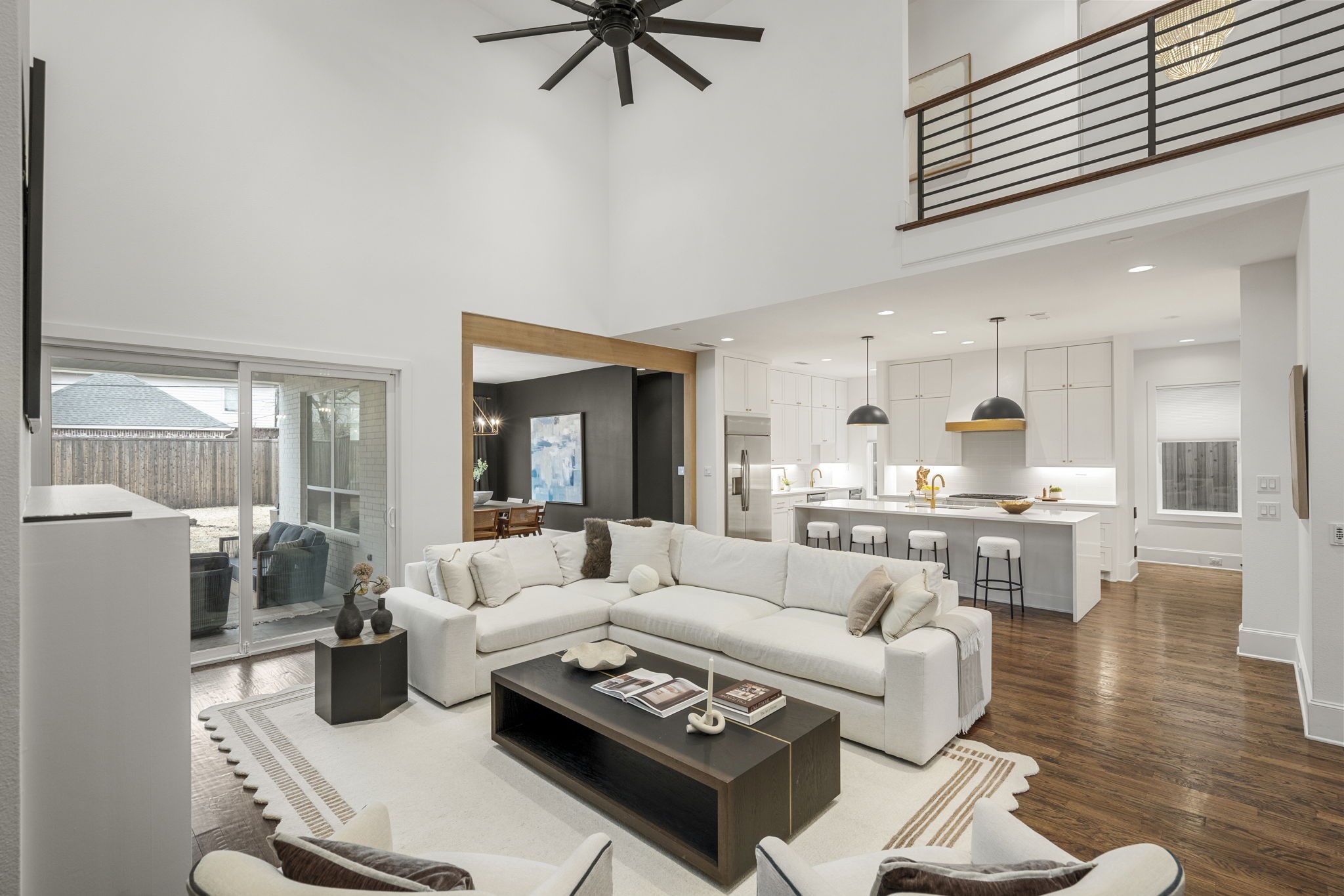 6127 Lakeshore Drive