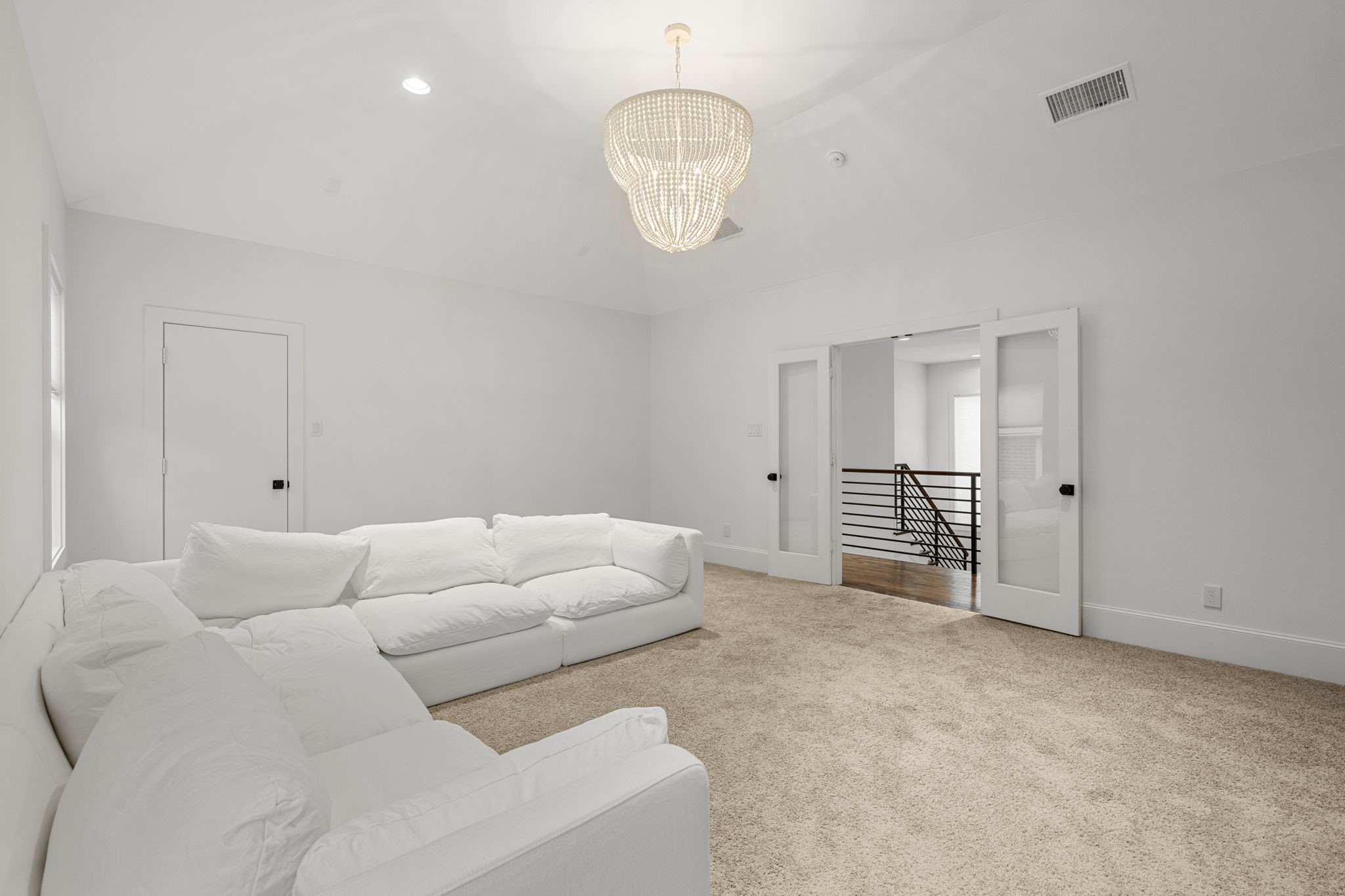 6127 Lakeshore Drive
