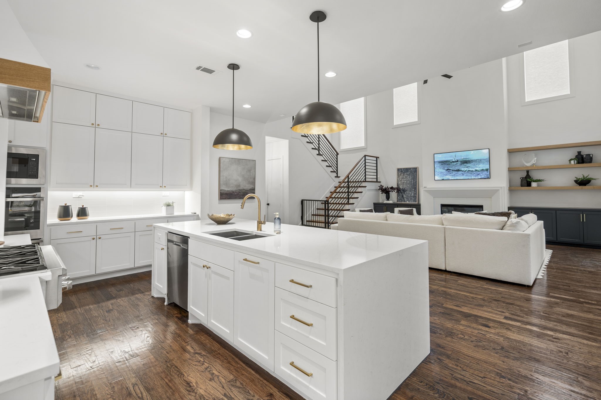 6127 Lakeshore Drive