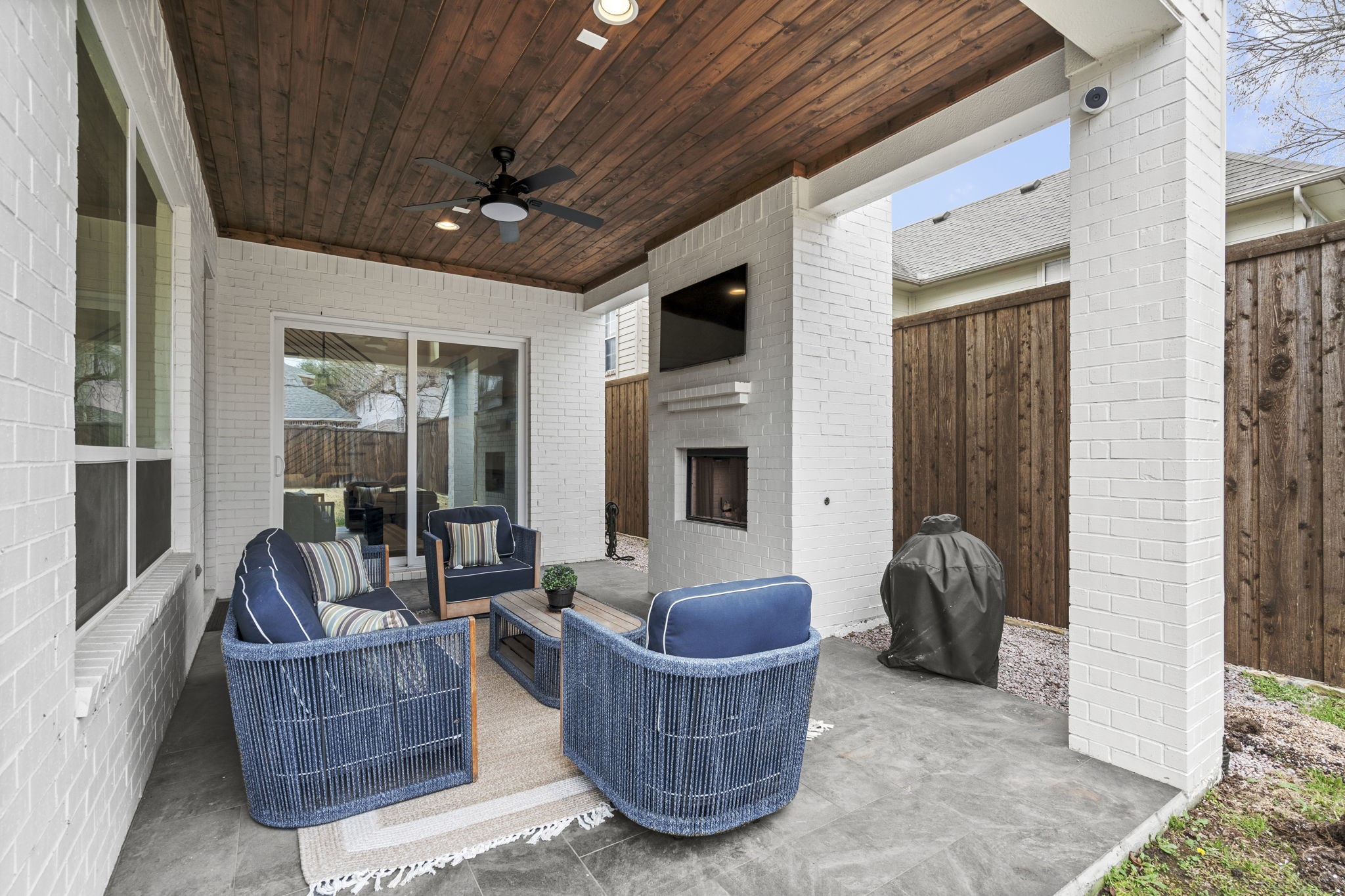 6127 Lakeshore Drive
