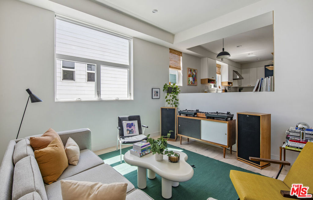 2927 S Cloverdale Avenue