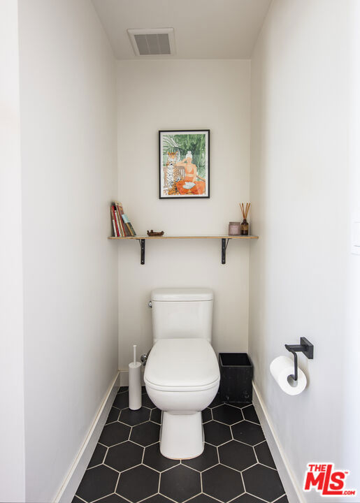 2927 S Cloverdale Avenue