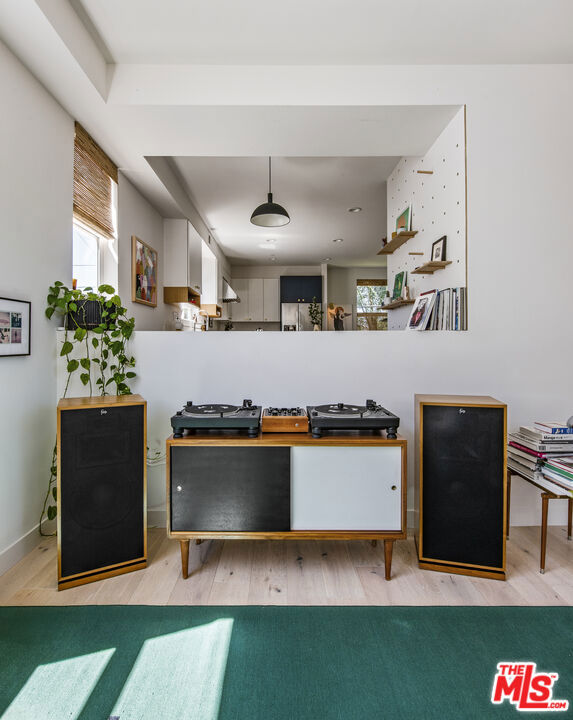 2927 S Cloverdale Avenue