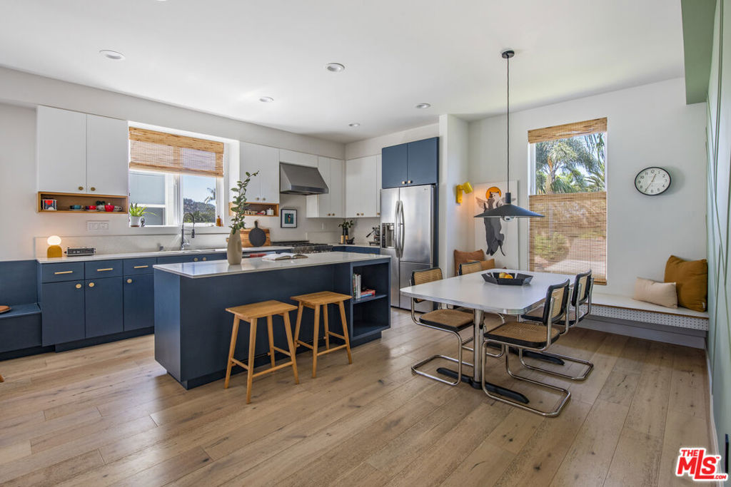 2927 S Cloverdale Avenue