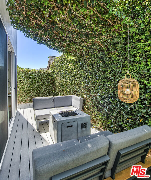 2927 S Cloverdale Avenue