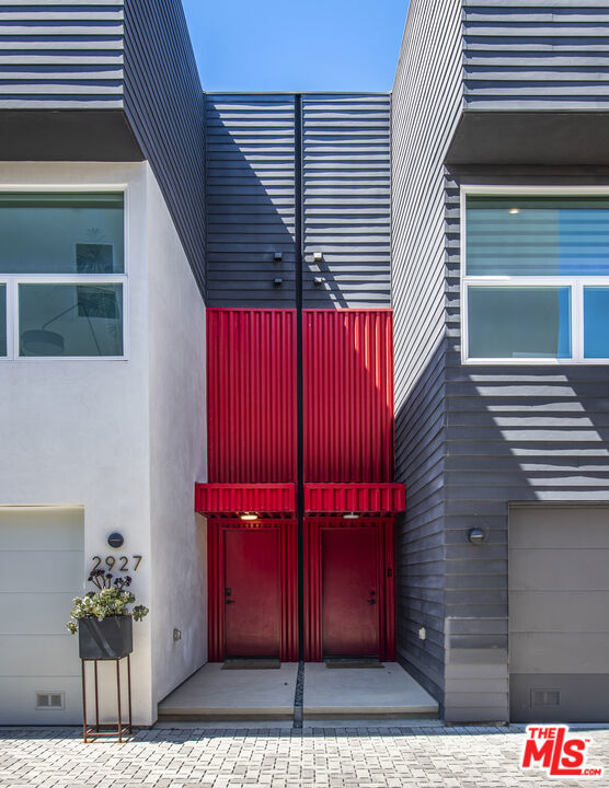 2927 S Cloverdale Avenue