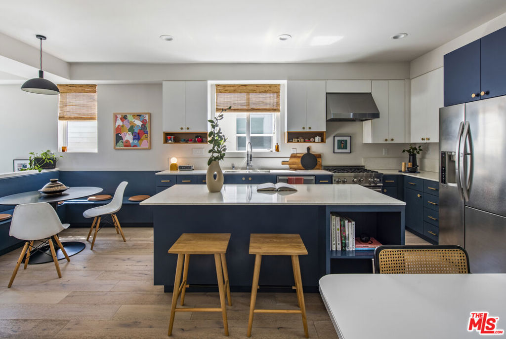 2927 S Cloverdale Avenue