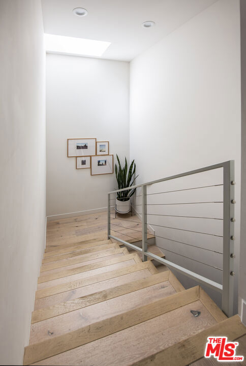 2927 S Cloverdale Avenue