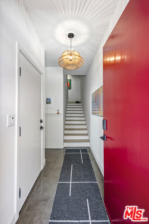 2927 S Cloverdale Avenue