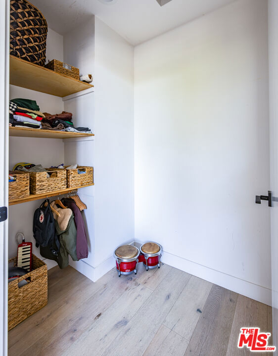 2927 S Cloverdale Avenue