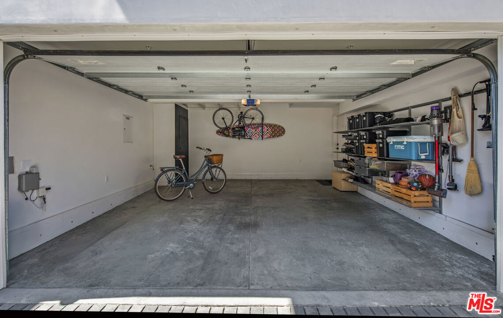 2927 S Cloverdale Avenue