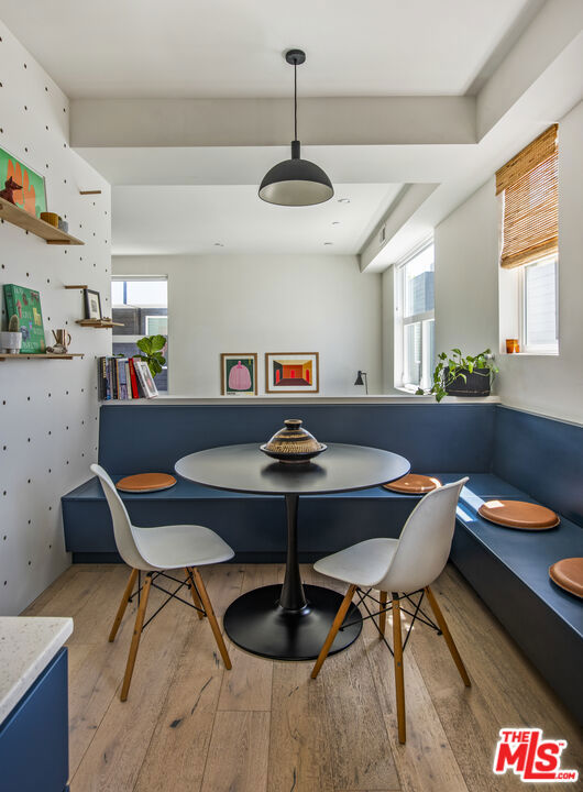 2927 S Cloverdale Avenue