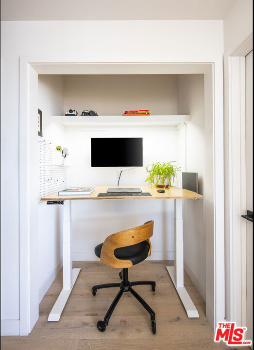 2927 S Cloverdale Avenue