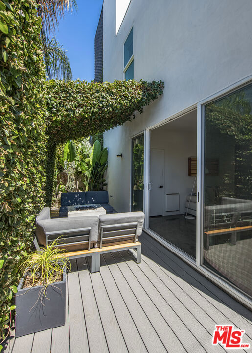 2927 S Cloverdale Avenue