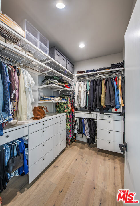 2927 S Cloverdale Avenue