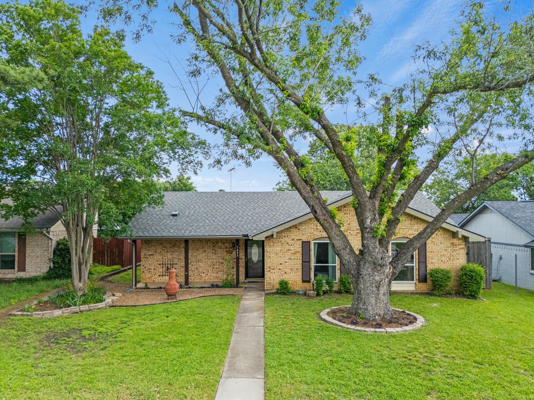 1625 Glenhill Lane