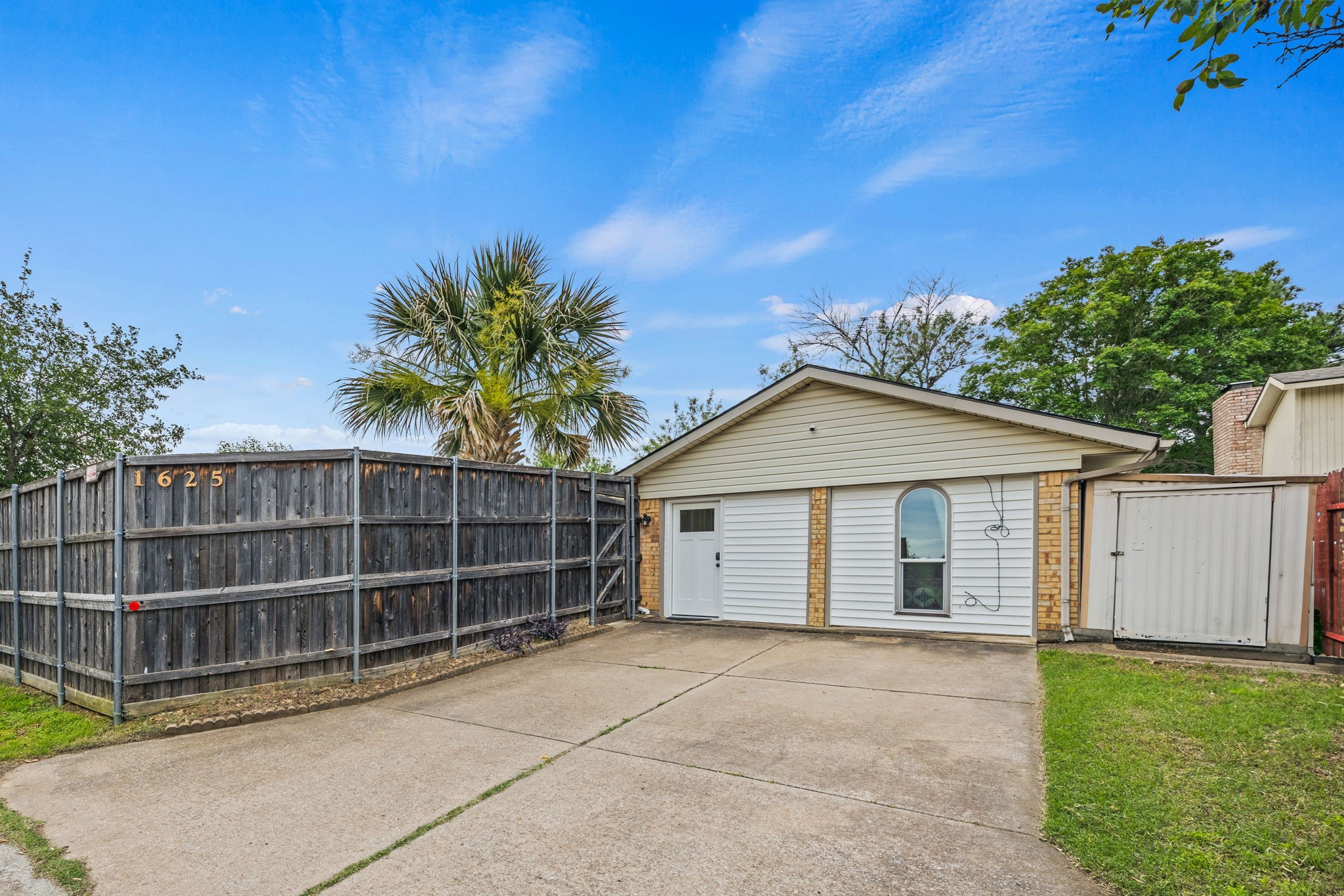 1625 Glenhill Lane