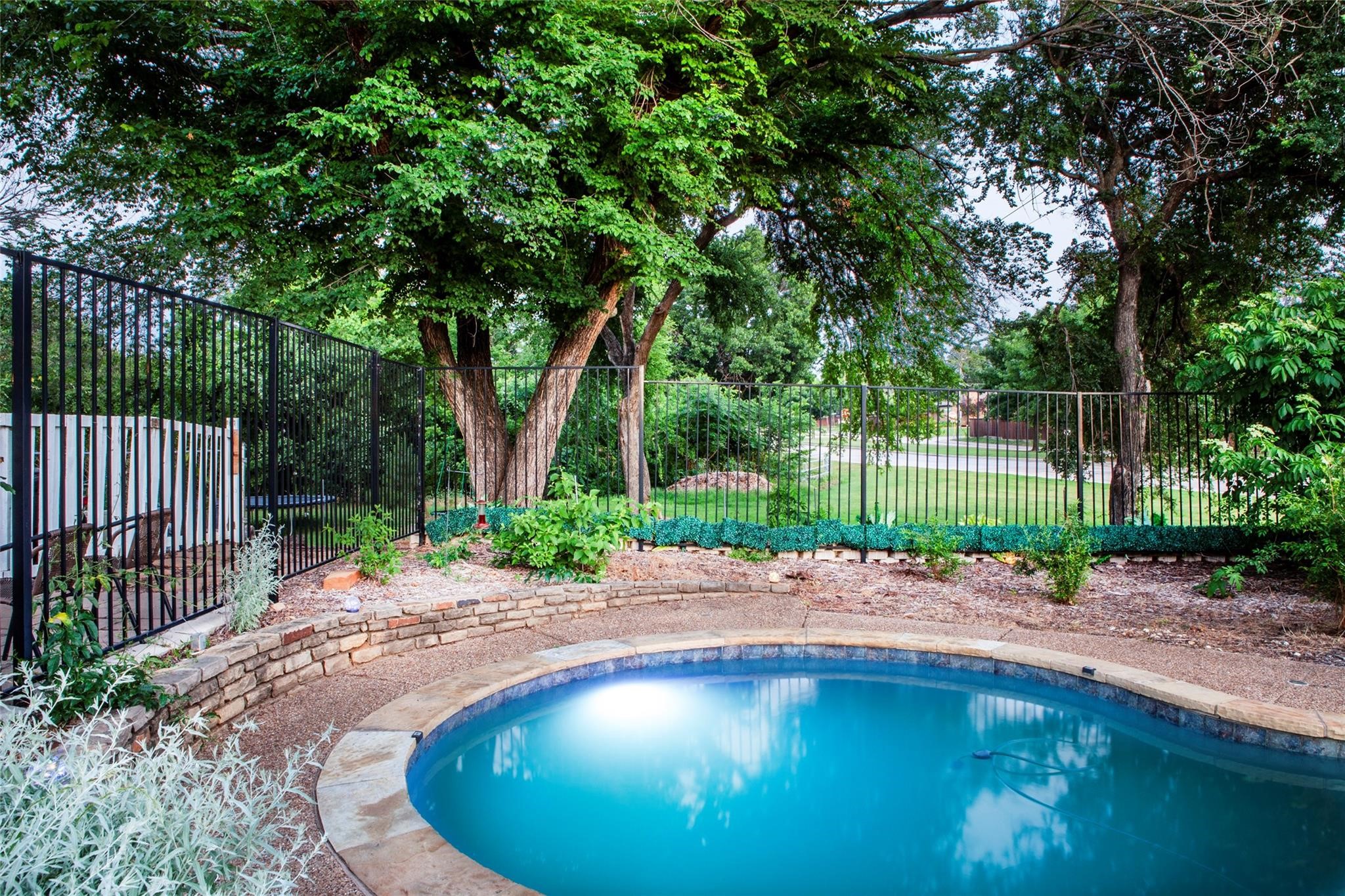 810 Highland Hills Lane
