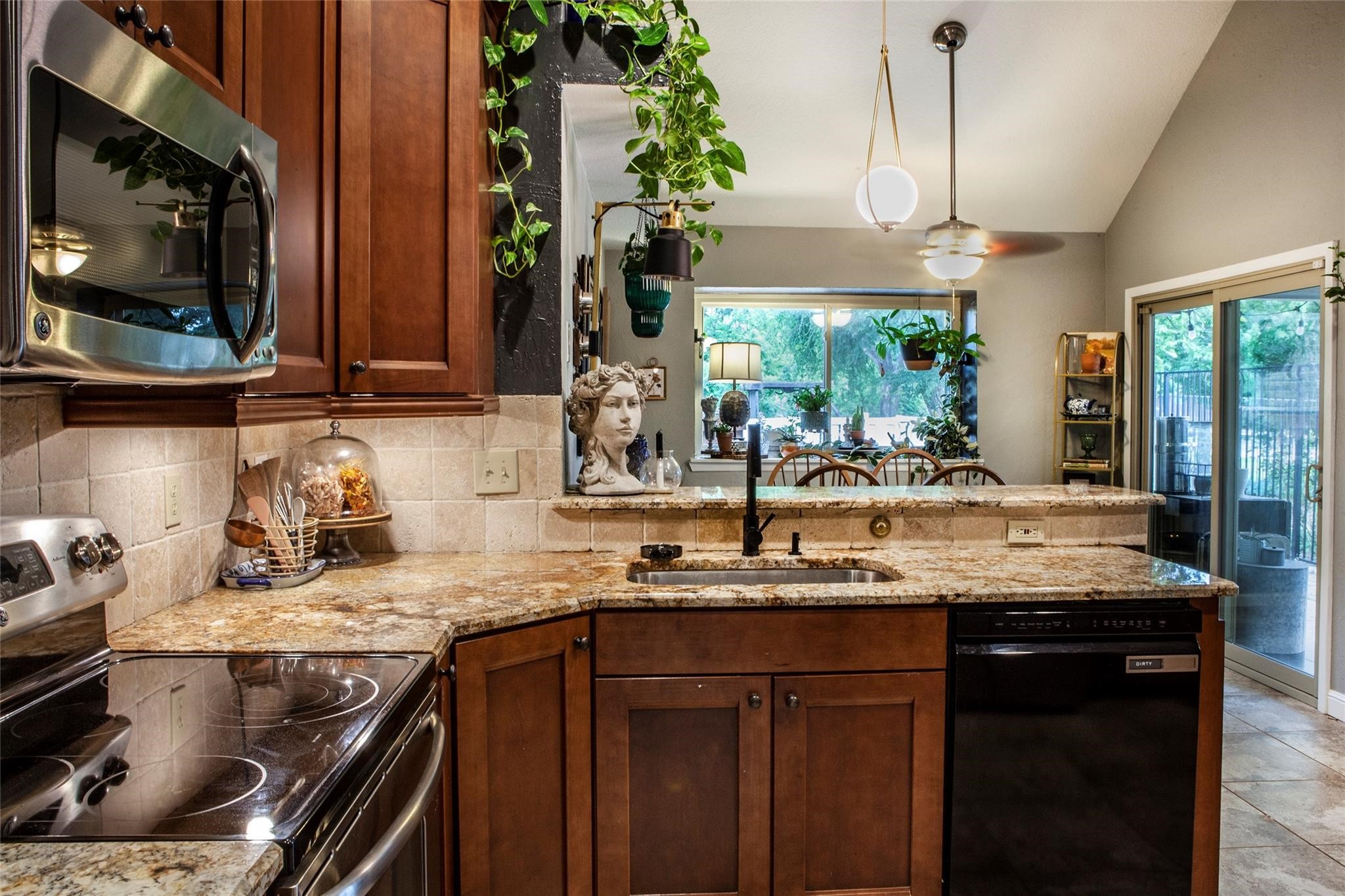 810 Highland Hills Lane
