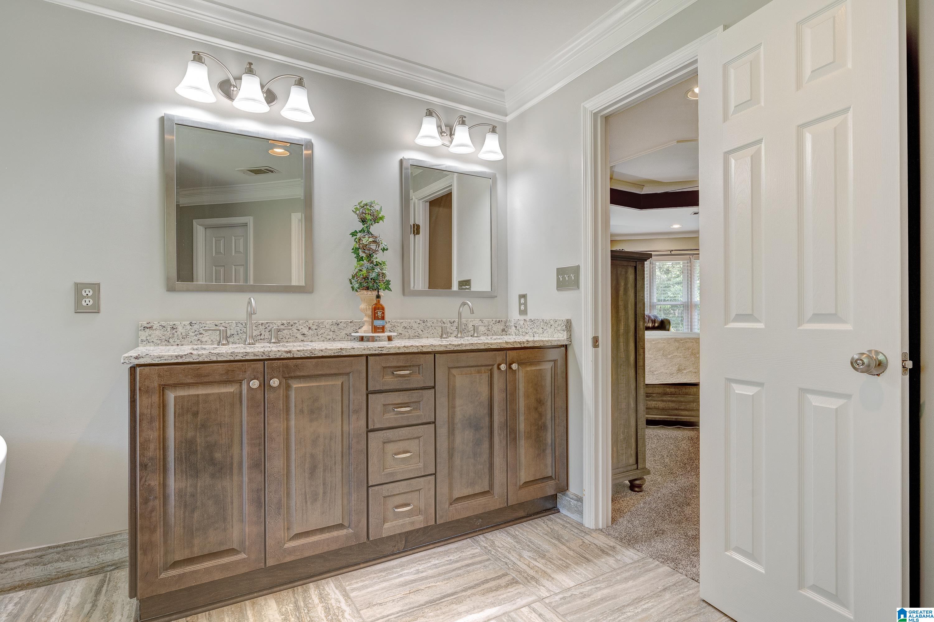 1738 RUSSET CREST CIRCLE