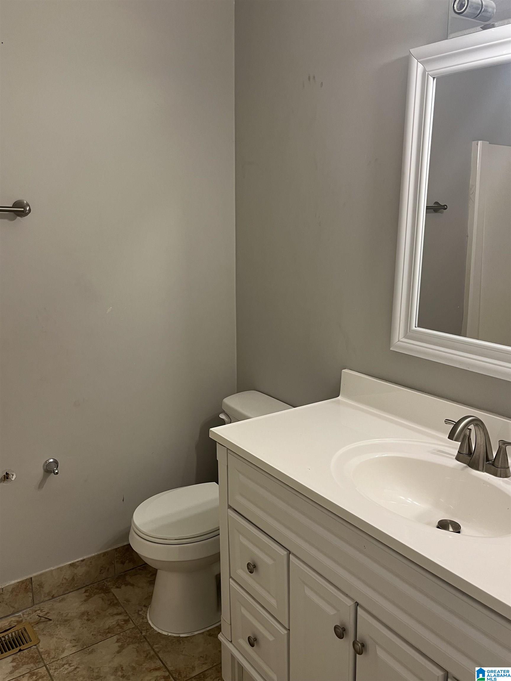 712 COUNTRY CLUB TRAIL