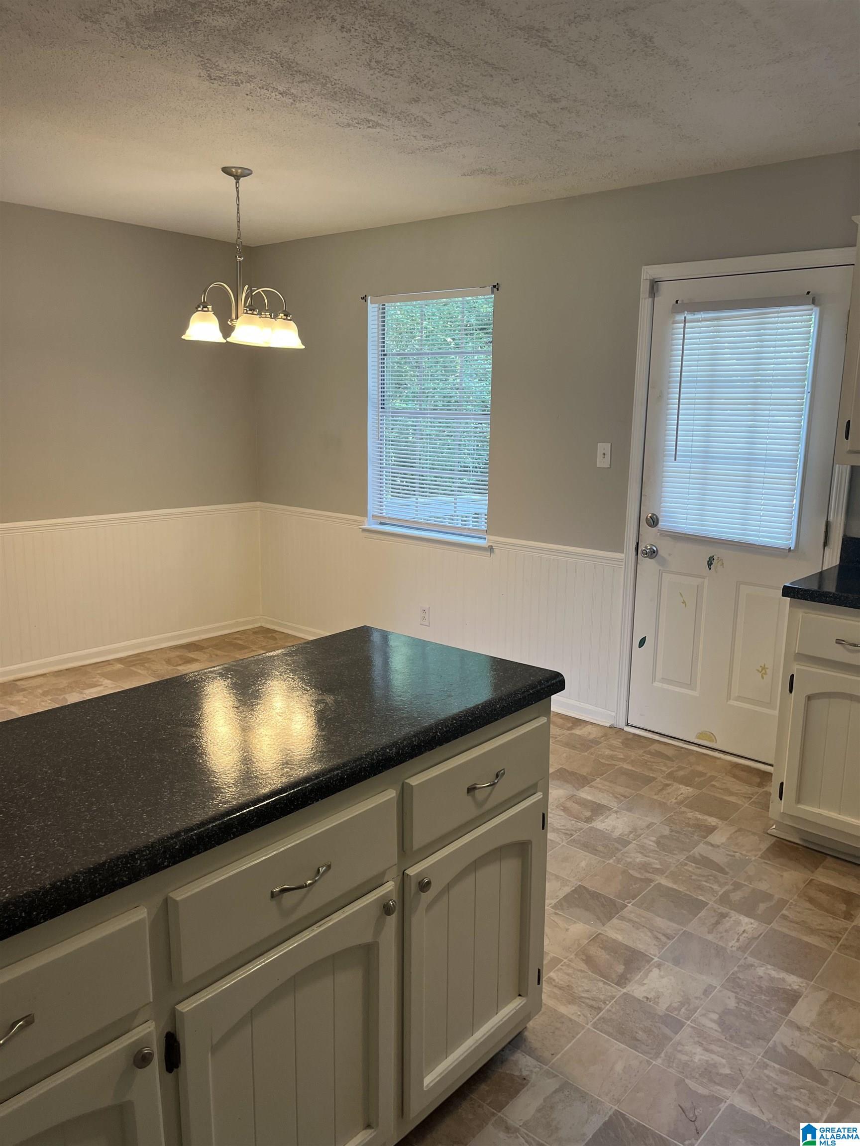 712 COUNTRY CLUB TRAIL