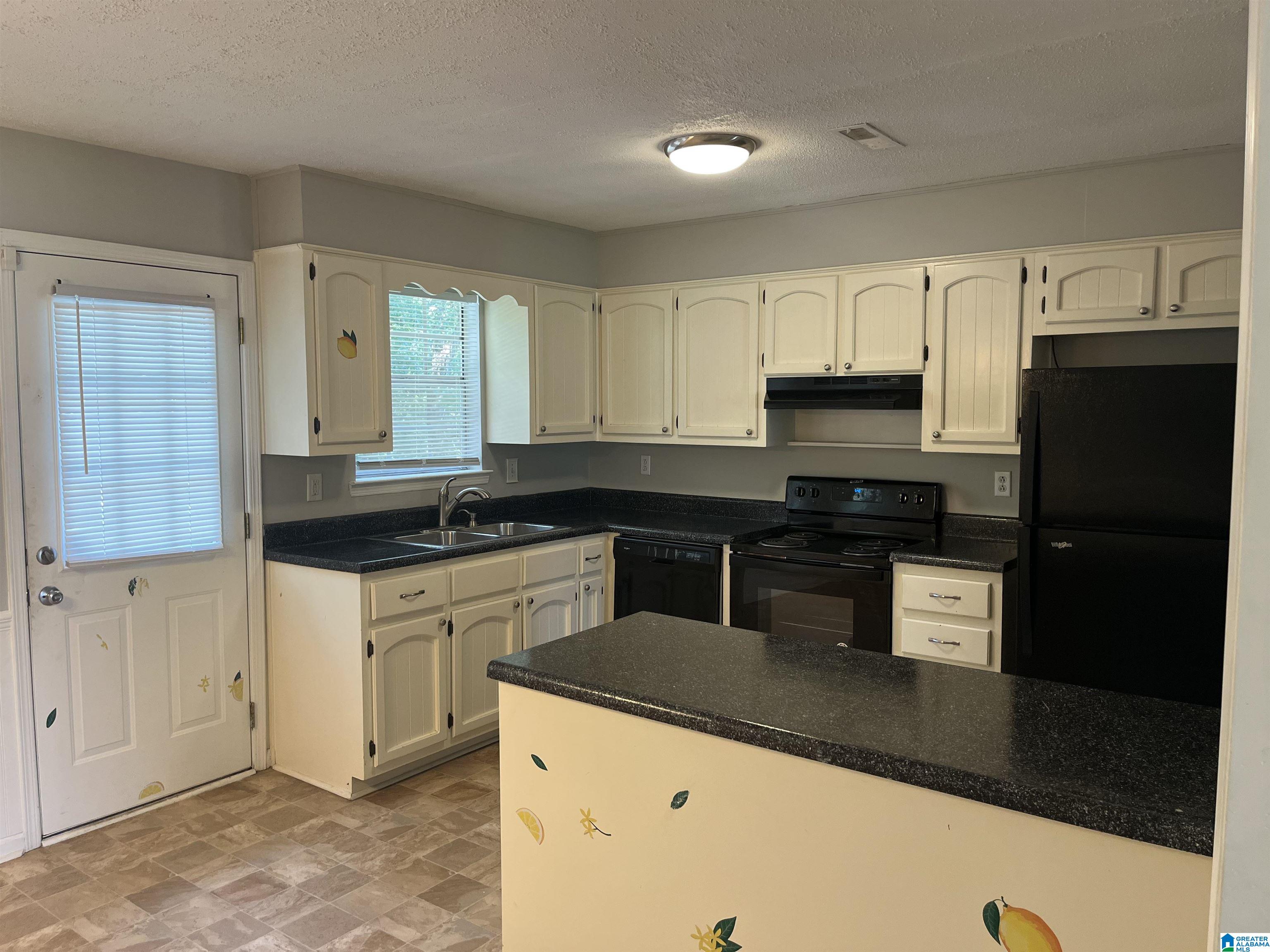 712 COUNTRY CLUB TRAIL