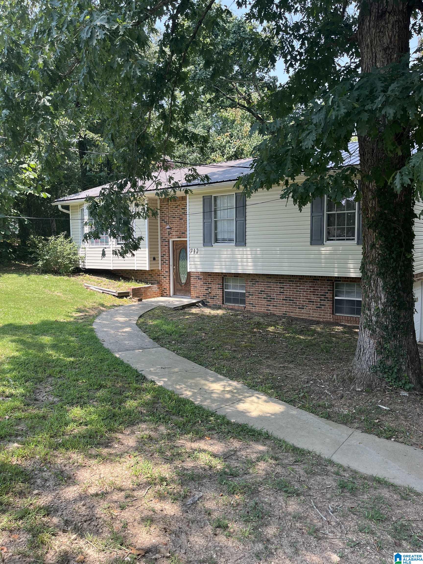 712 COUNTRY CLUB TRAIL