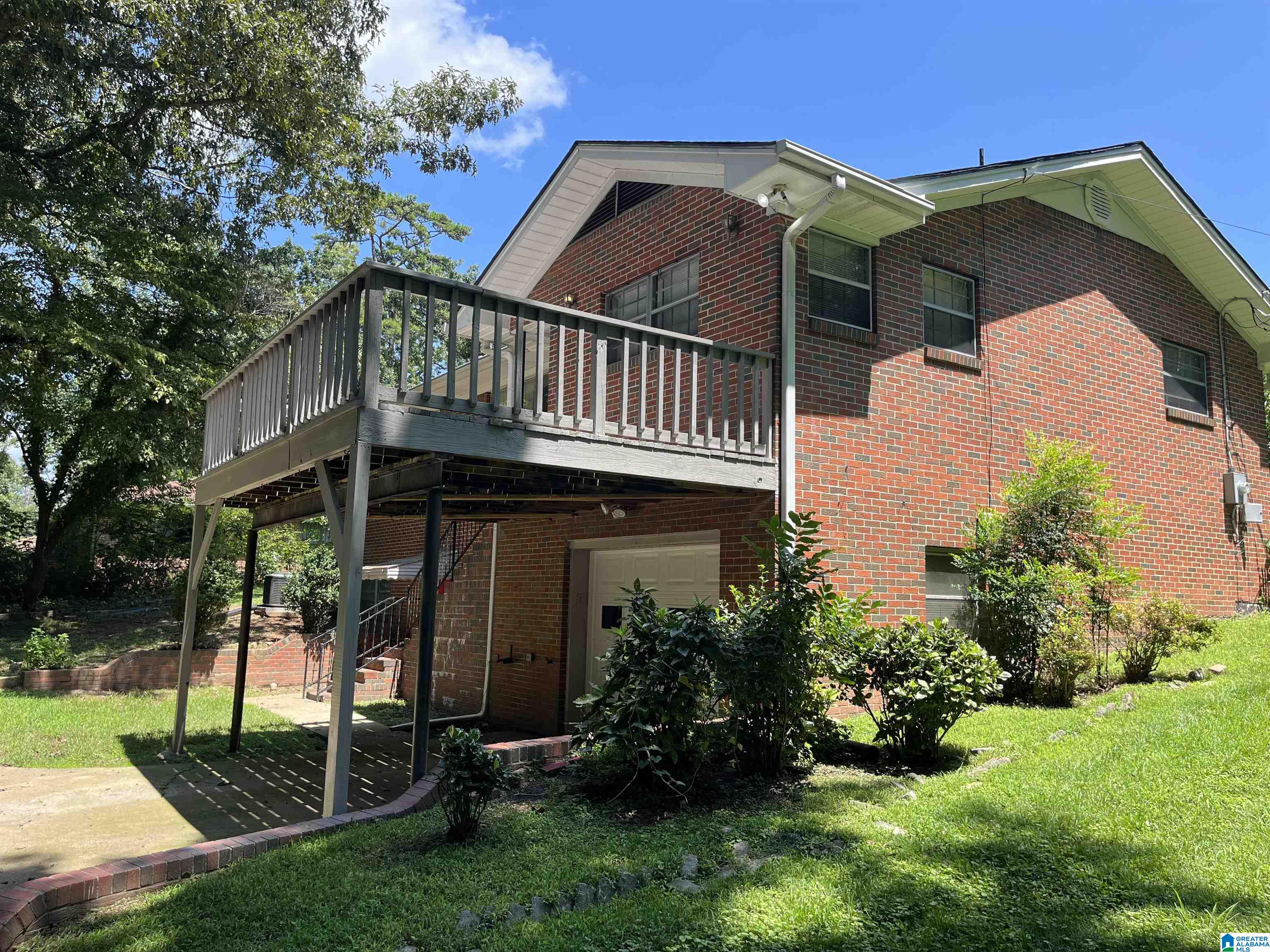 1040 AVOCADO DRIVE