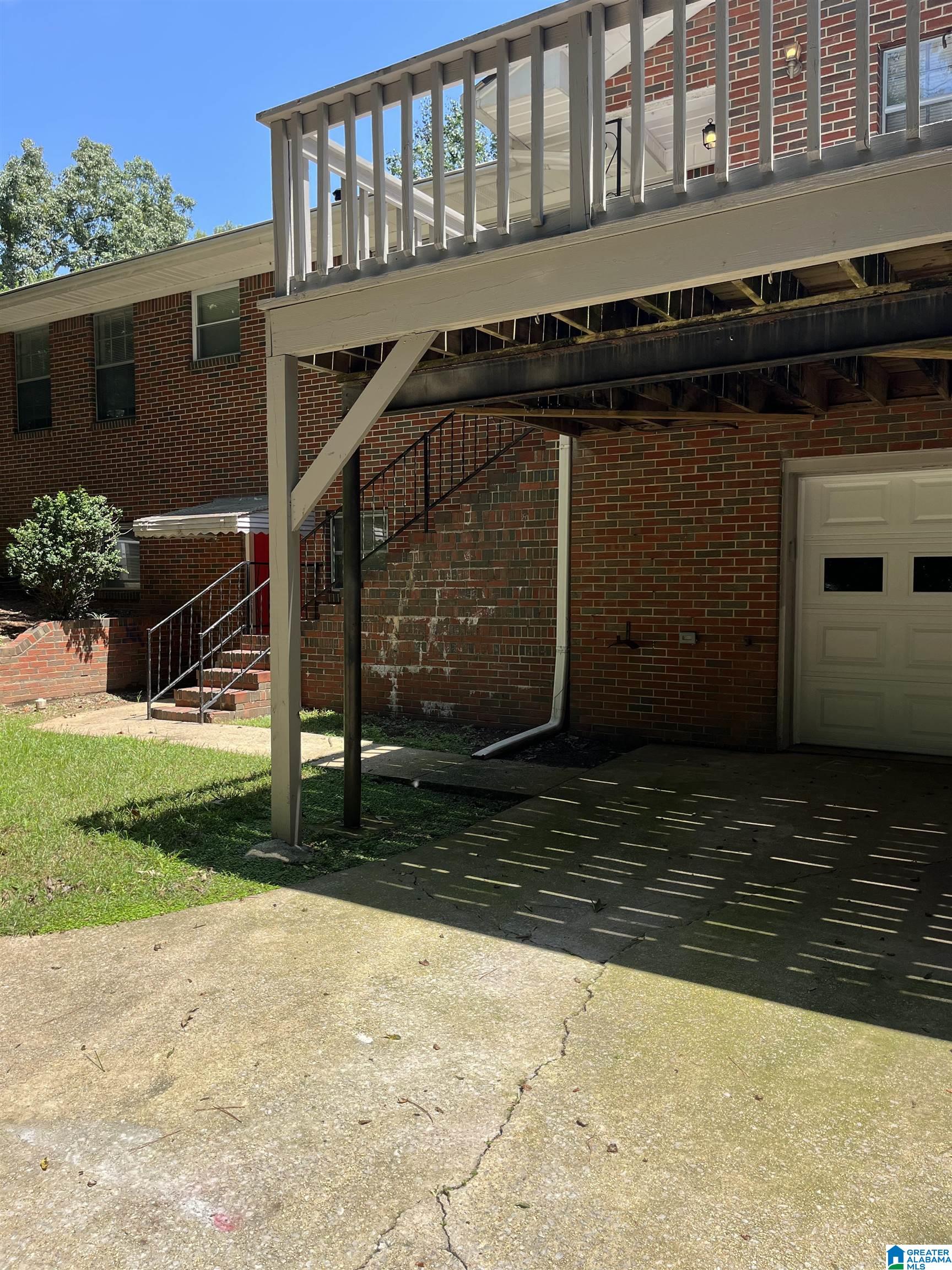 1040 AVOCADO DRIVE