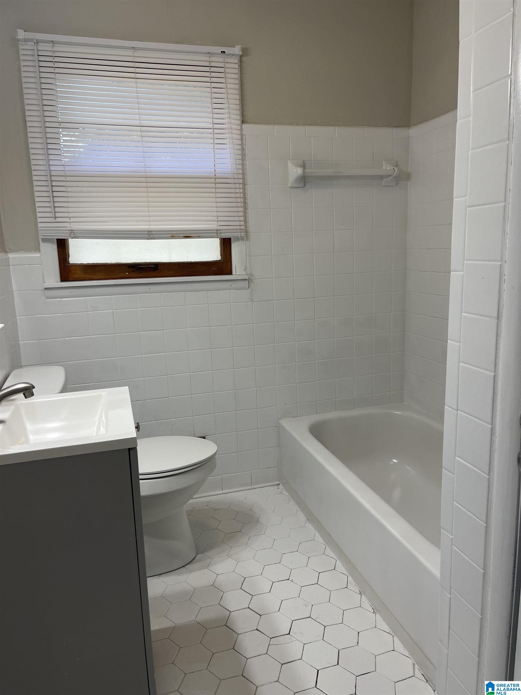 2264 4TH PLACE CIRCLE NE