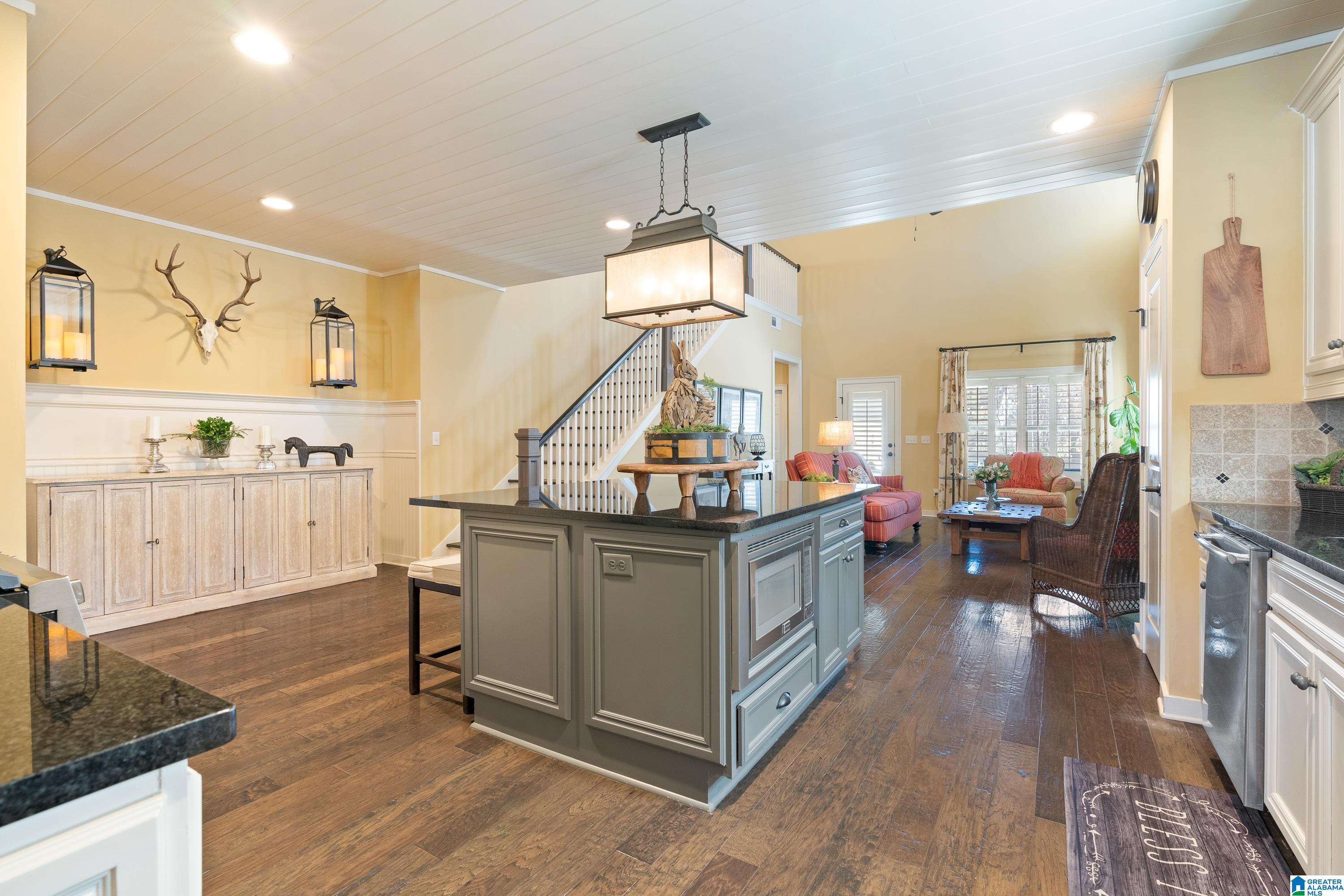 2462 NORTHAMPTON DRIVE
