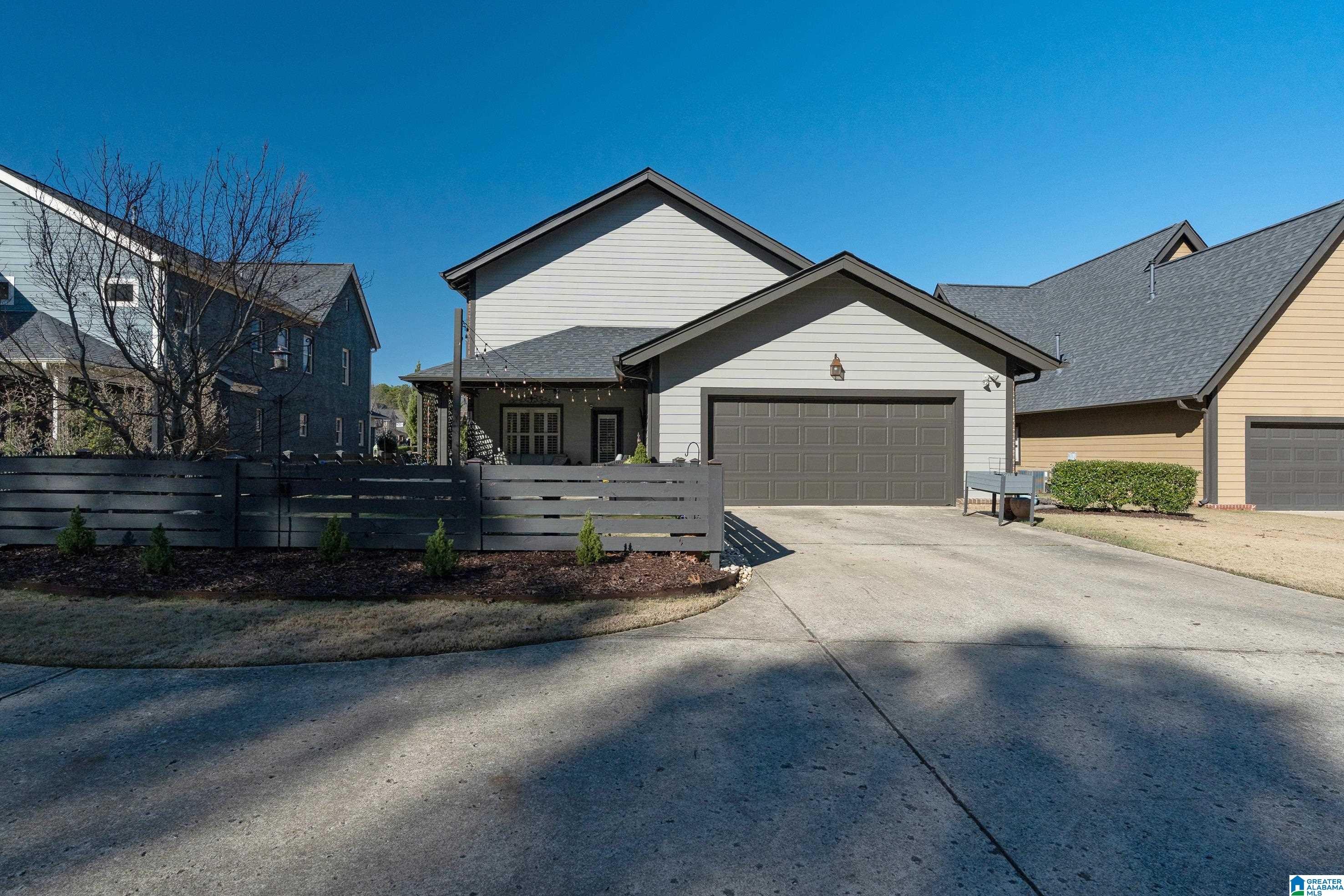 2462 NORTHAMPTON DRIVE