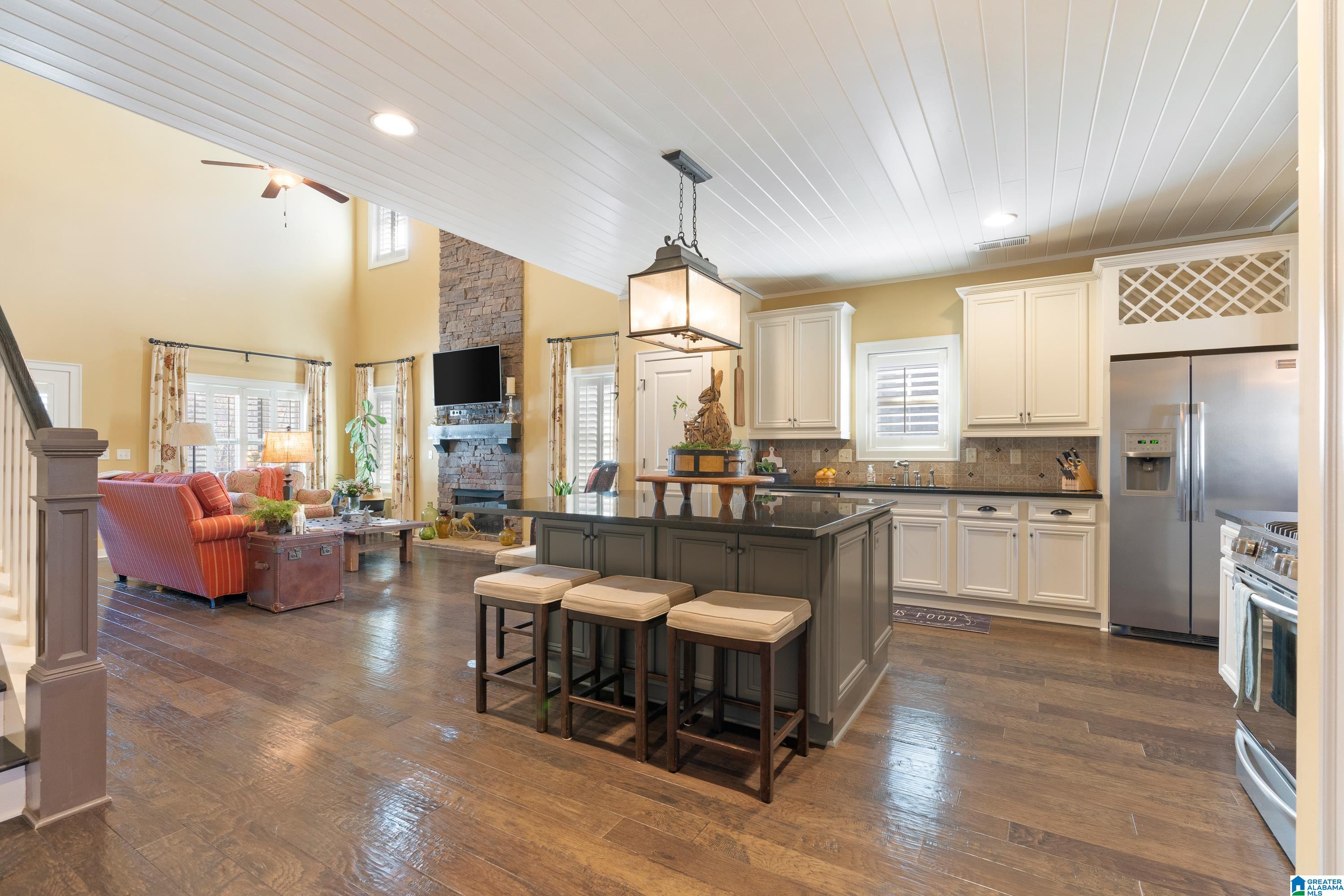 2462 NORTHAMPTON DRIVE