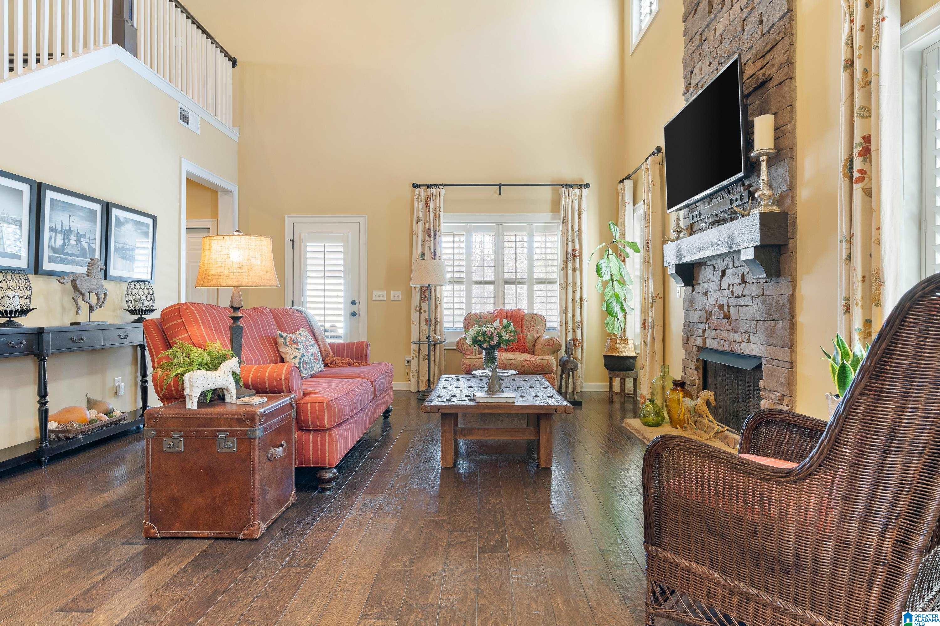 2462 NORTHAMPTON DRIVE