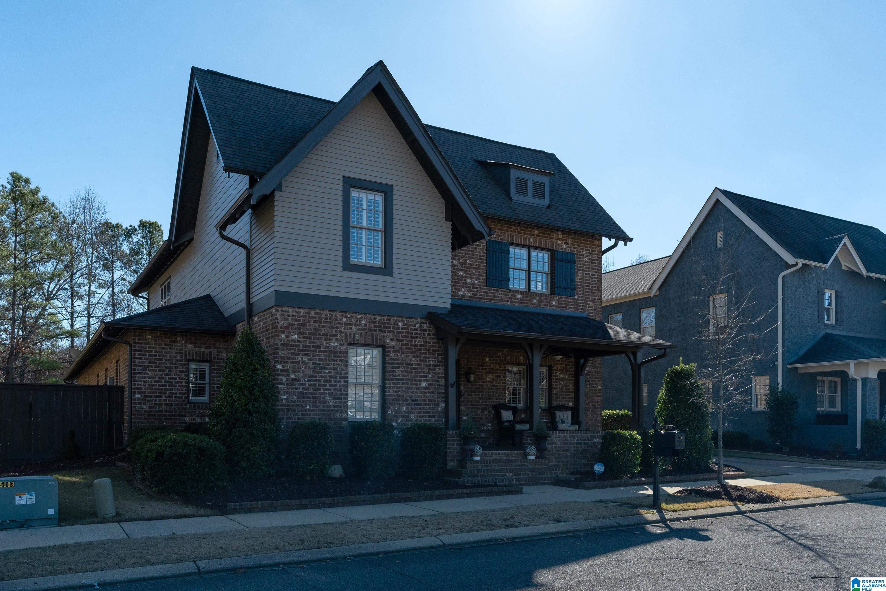 2462 NORTHAMPTON DRIVE