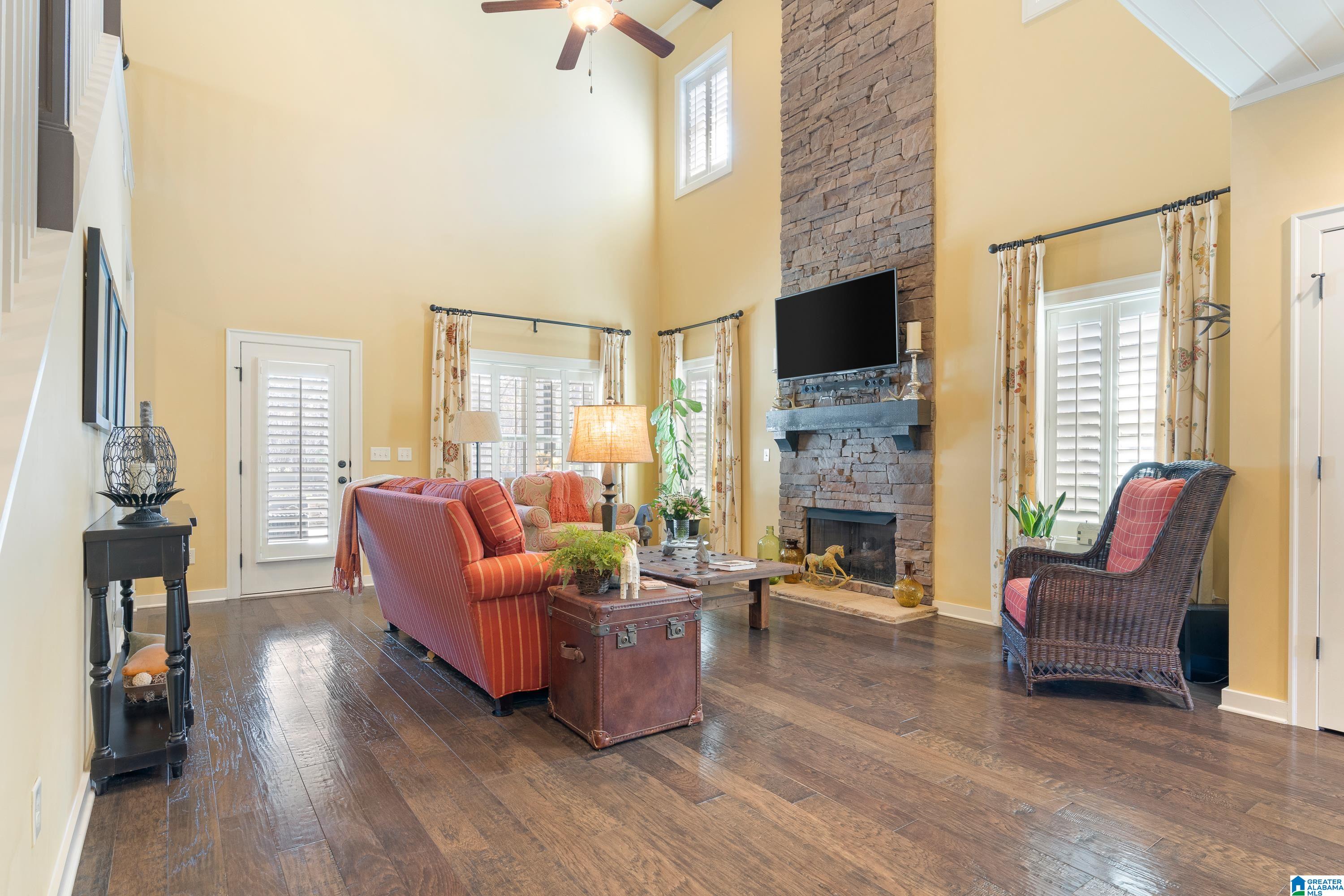 2462 NORTHAMPTON DRIVE