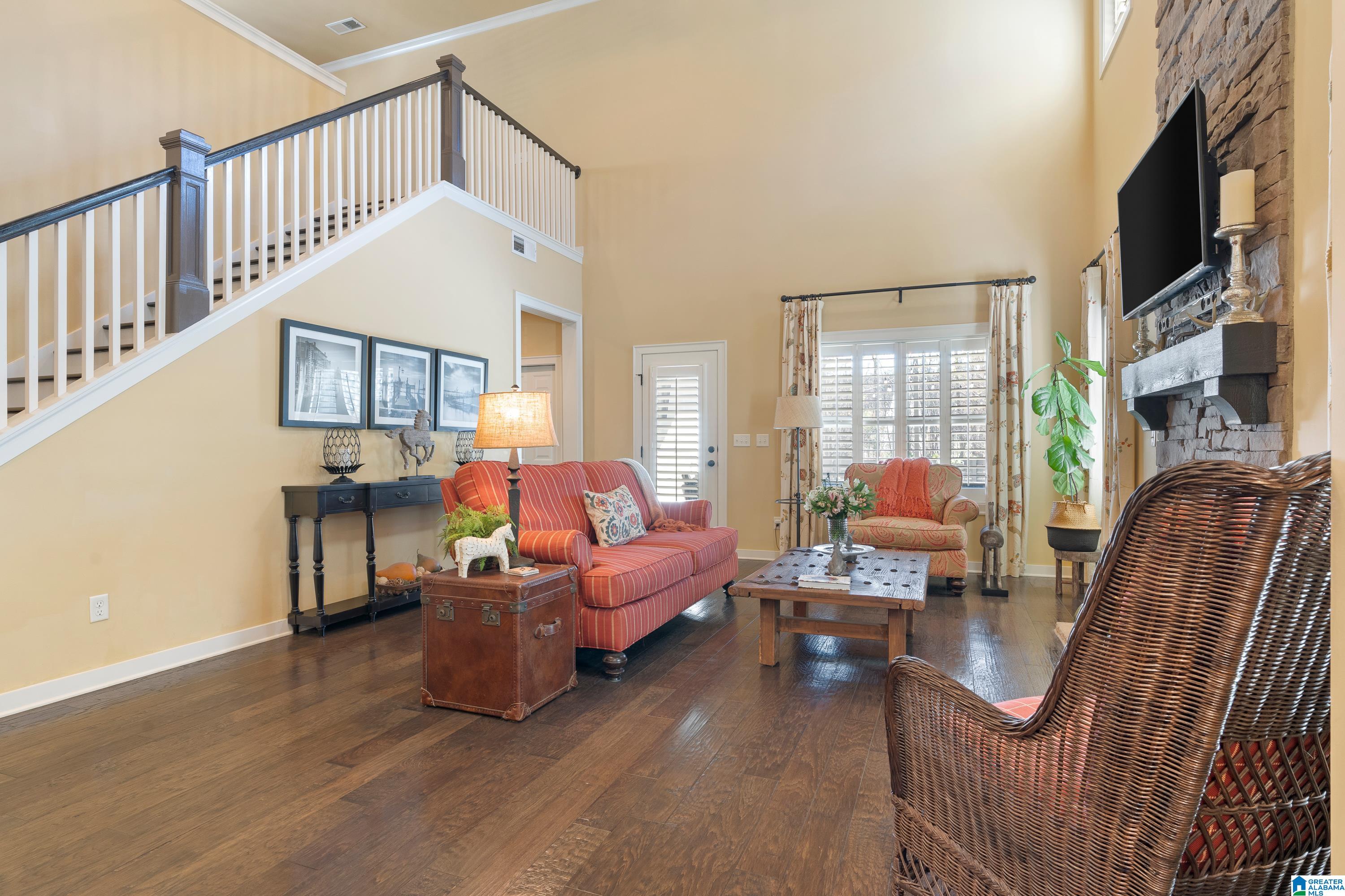 2462 NORTHAMPTON DRIVE