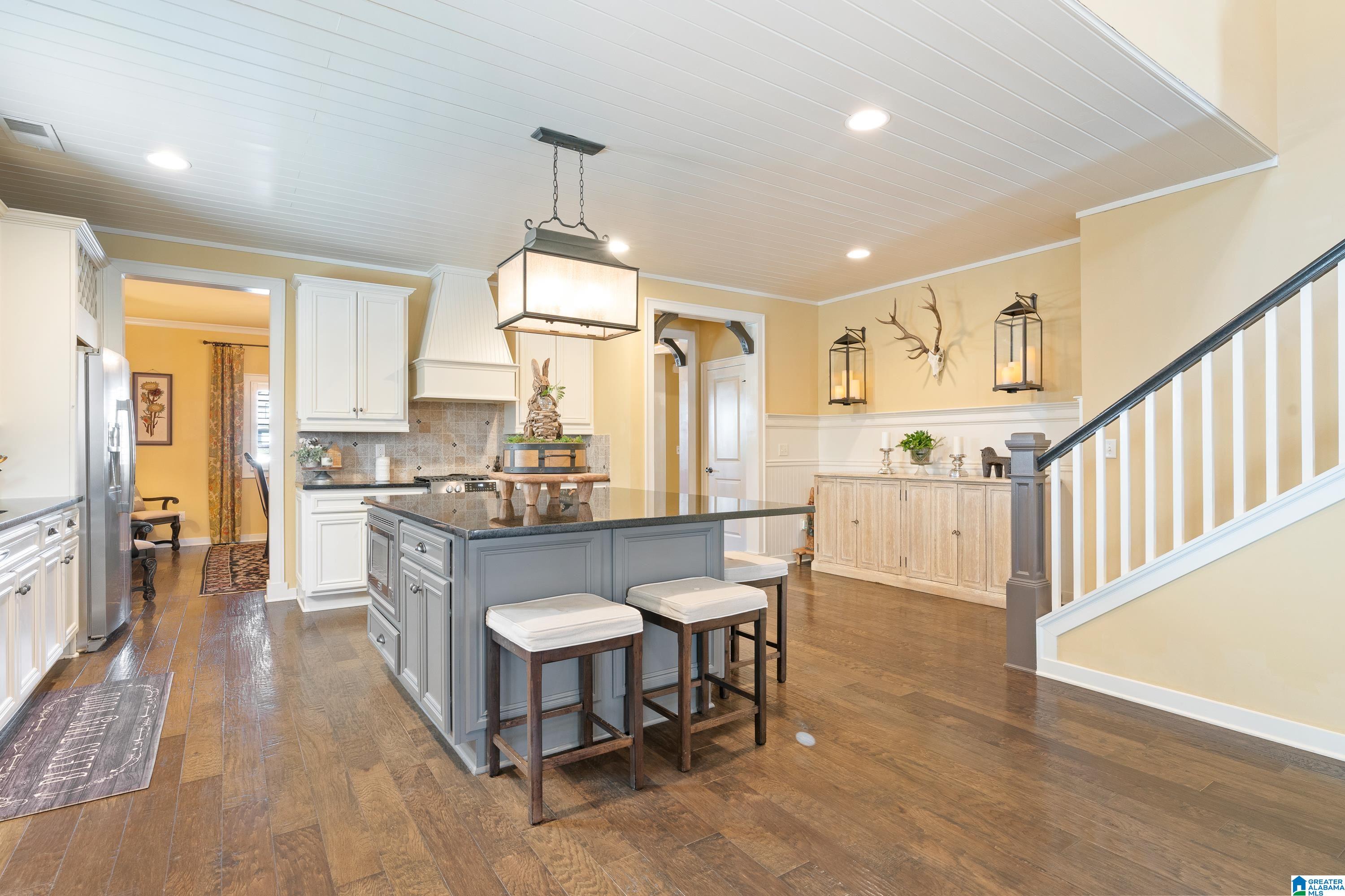 2462 NORTHAMPTON DRIVE