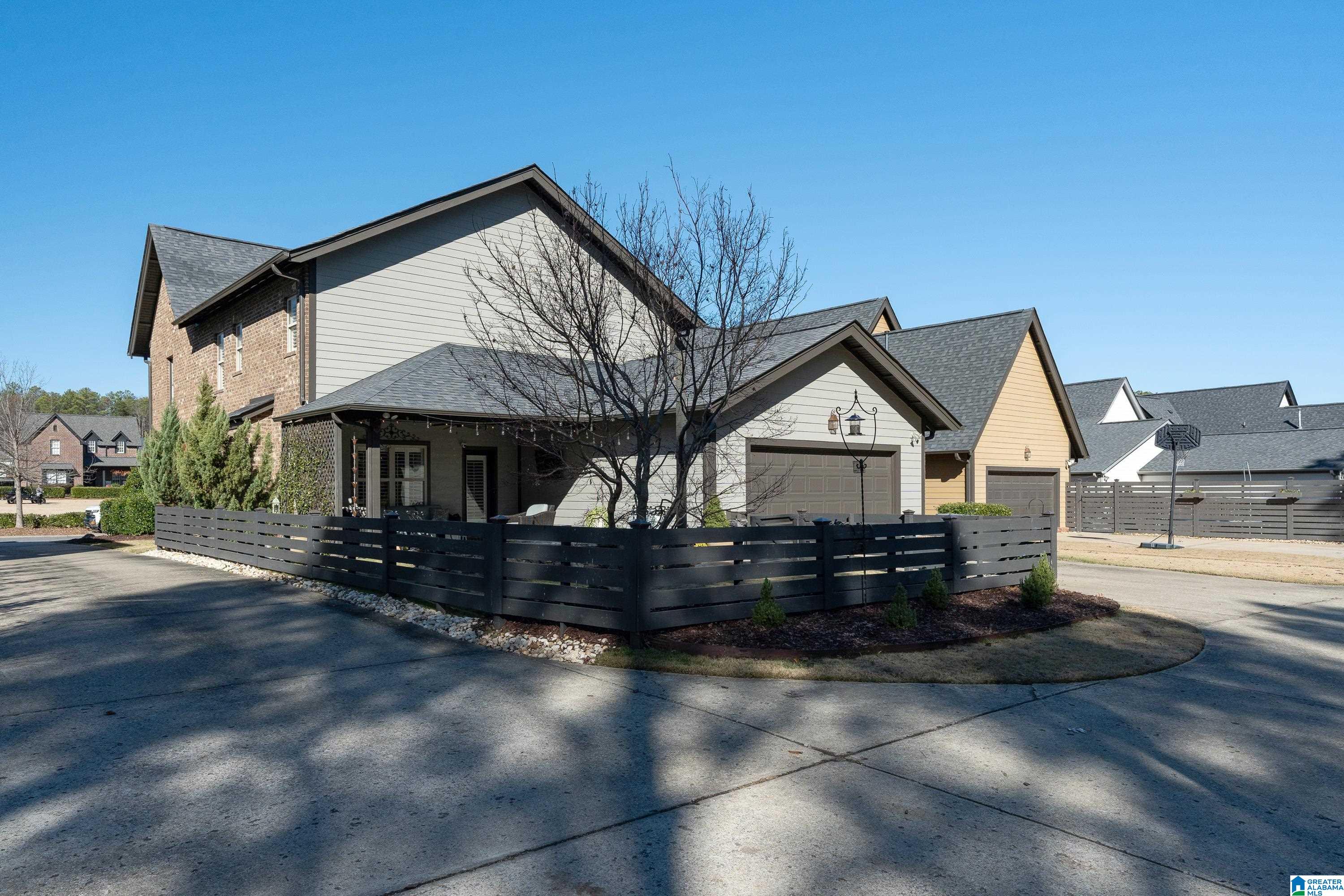 2462 NORTHAMPTON DRIVE