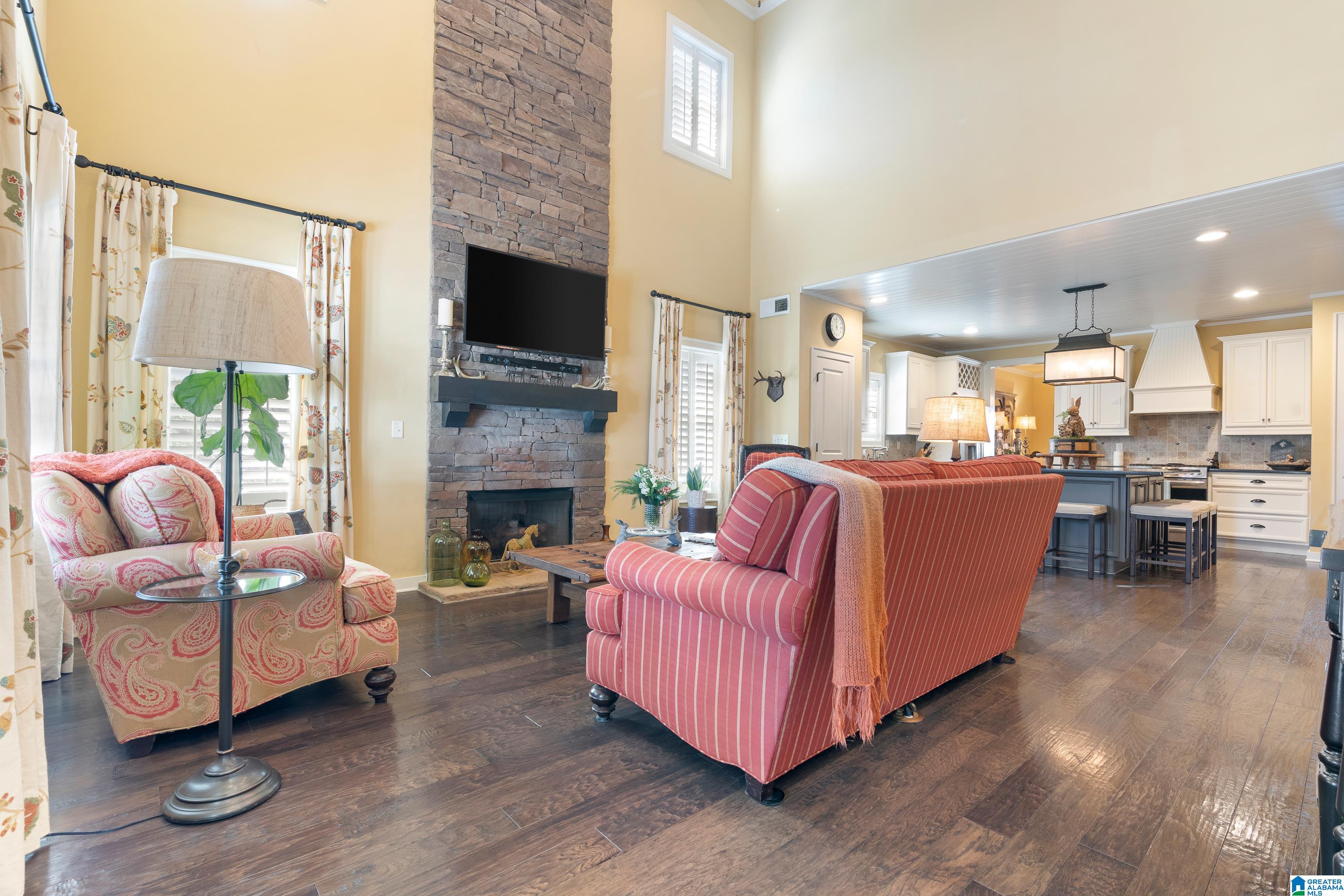 2462 NORTHAMPTON DRIVE