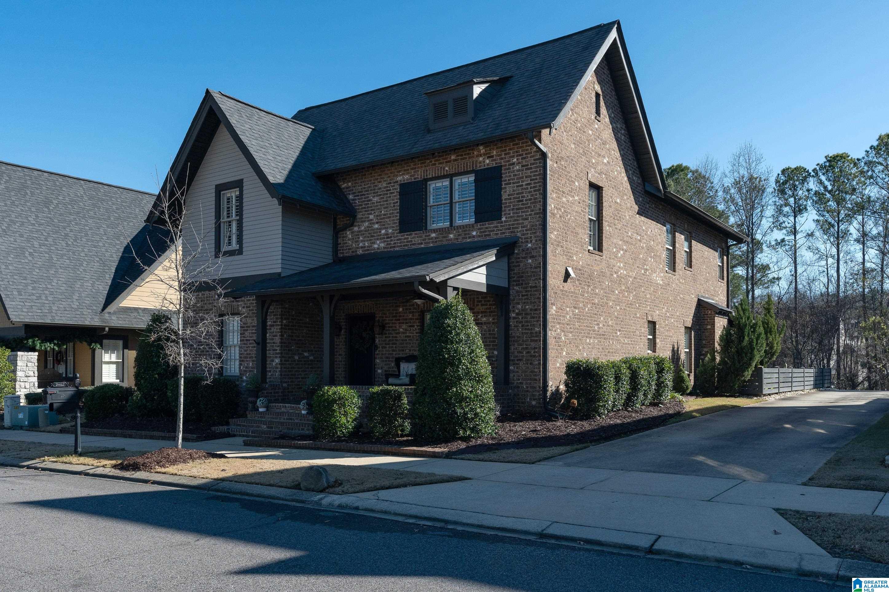 2462 NORTHAMPTON DRIVE