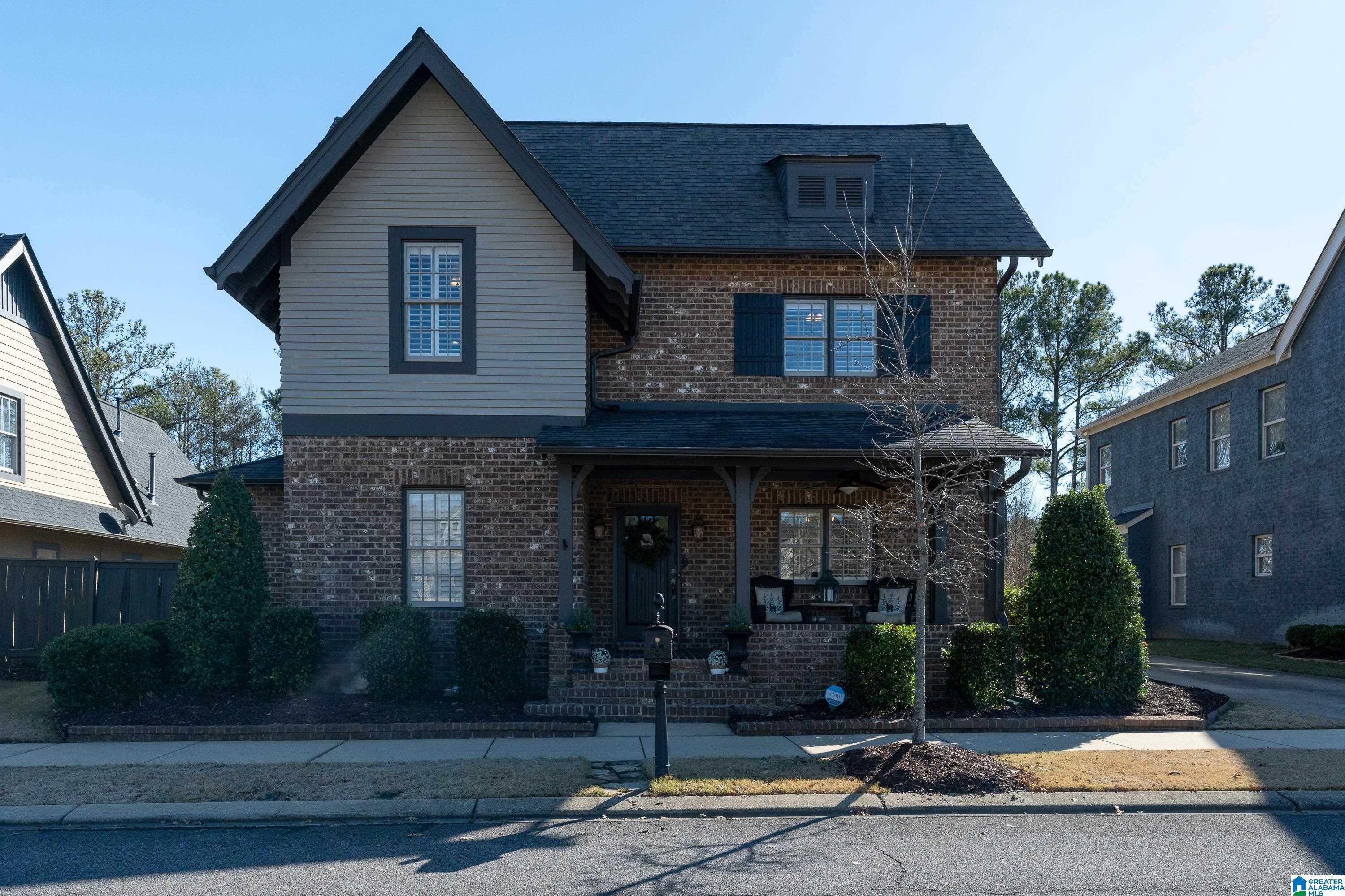 2462 NORTHAMPTON DRIVE