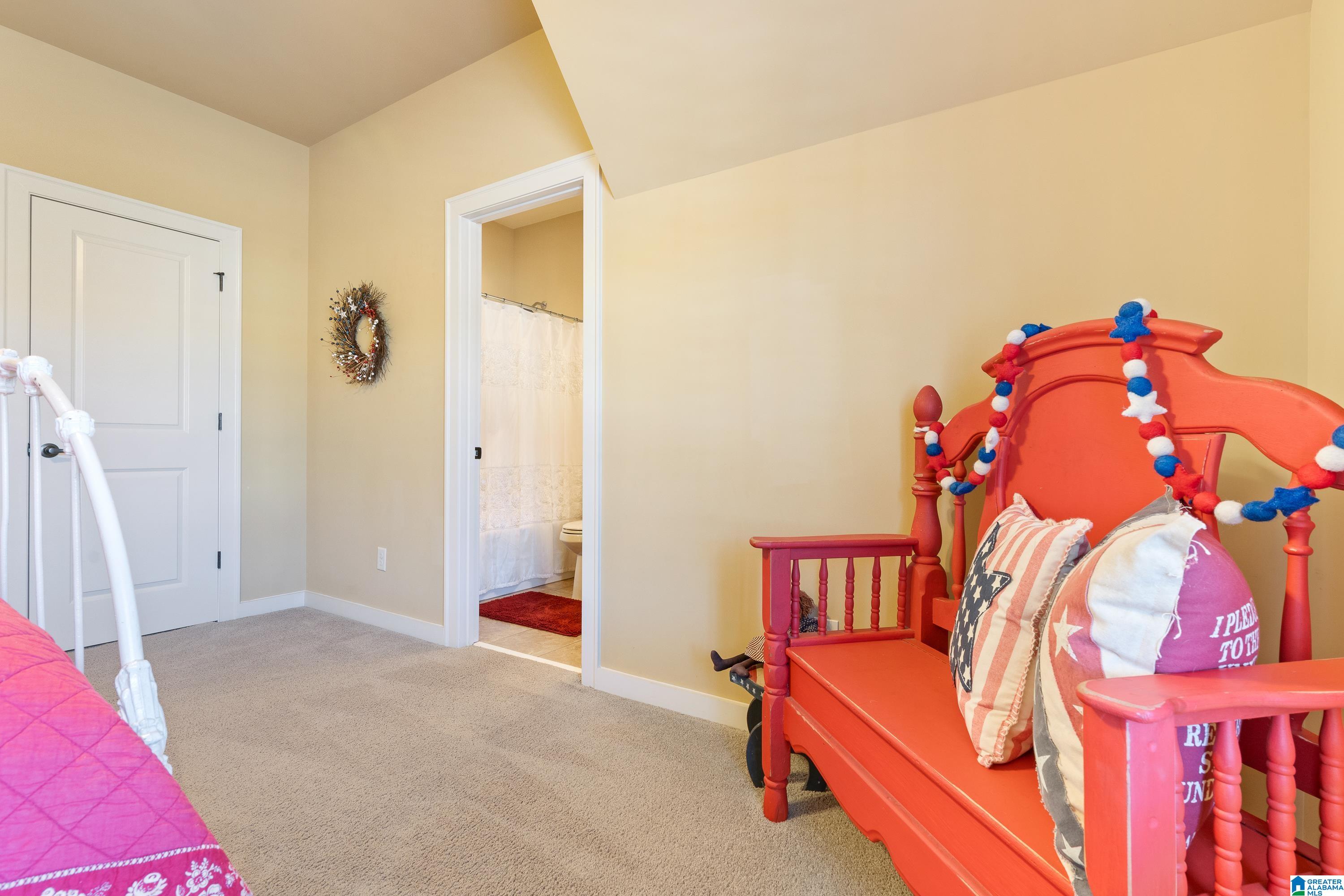 2462 NORTHAMPTON DRIVE