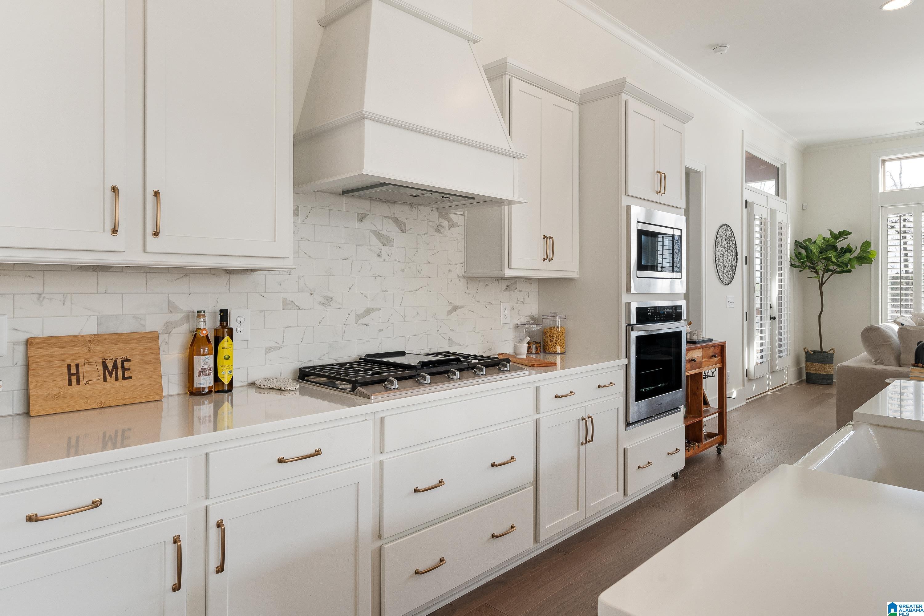 1895 BLACKRIDGE ROAD