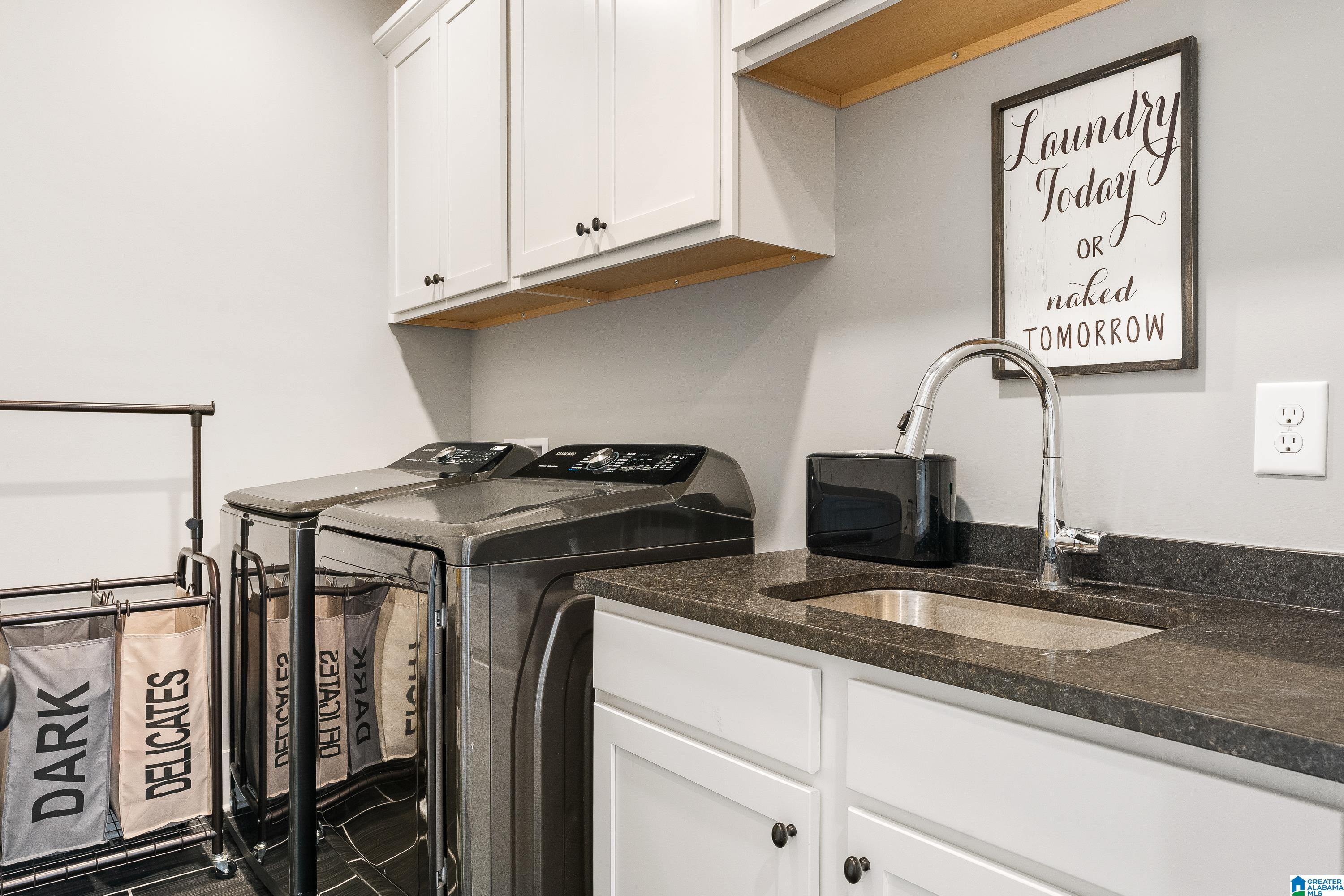 1895 BLACKRIDGE ROAD