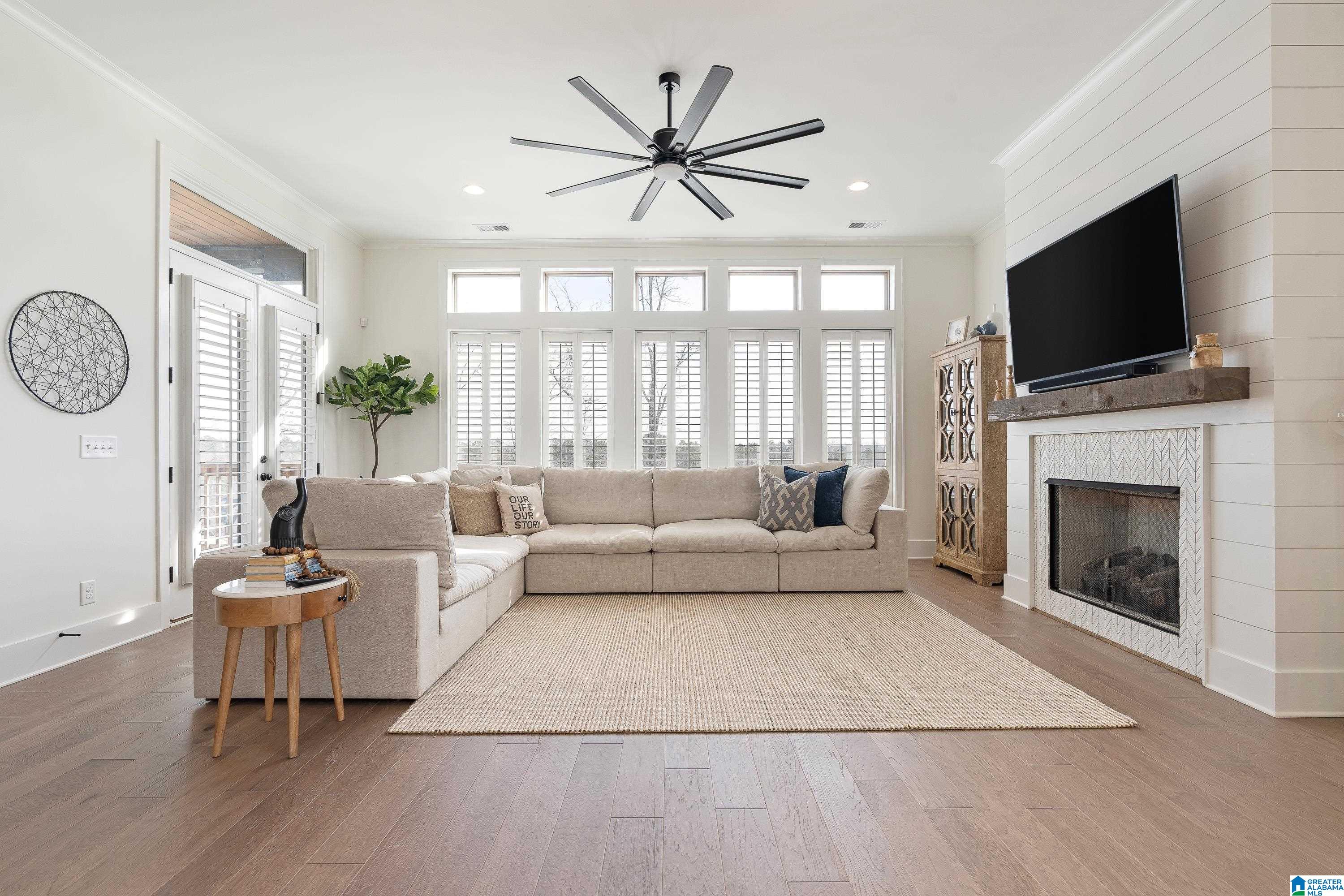 1895 BLACKRIDGE ROAD