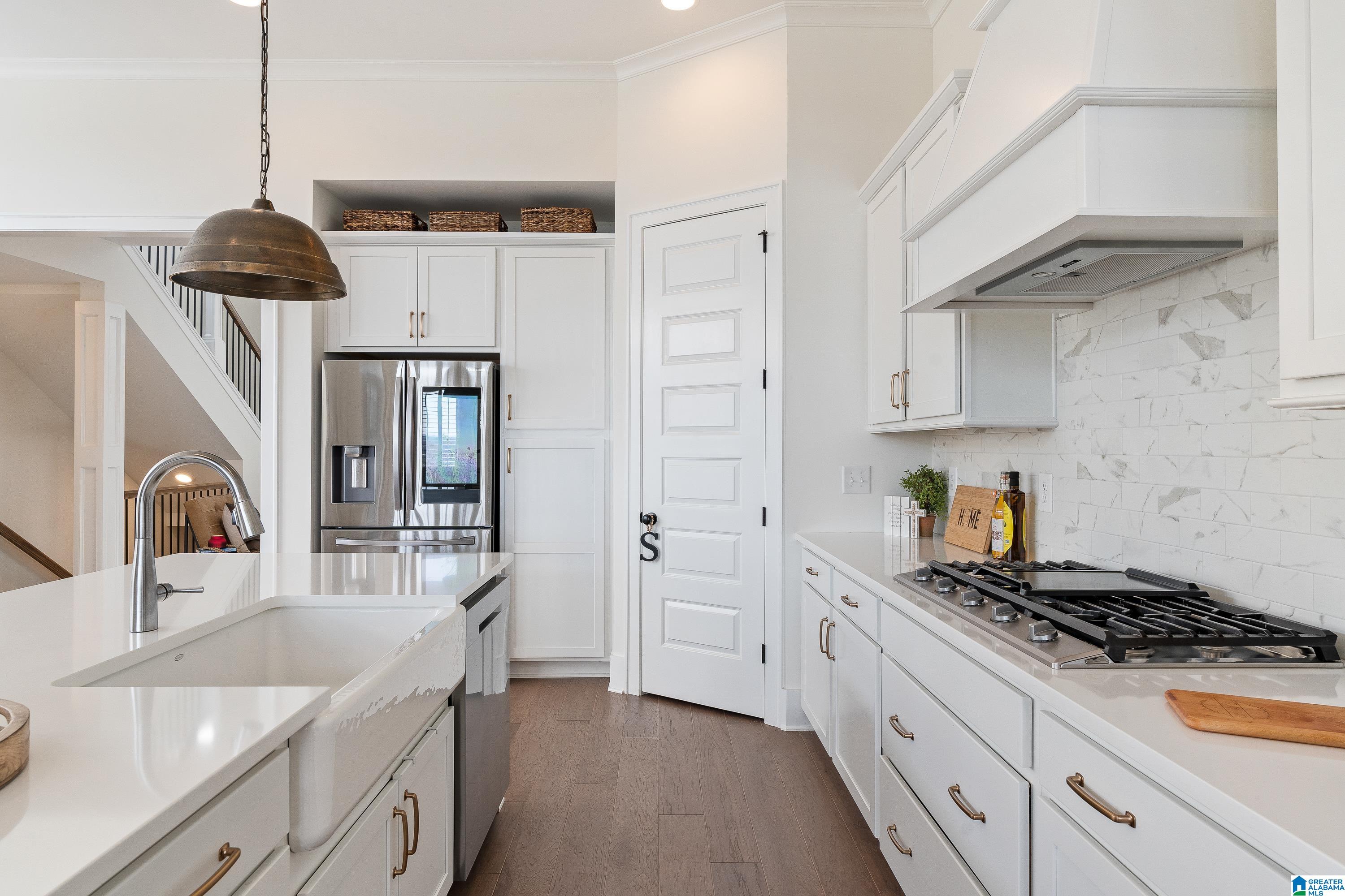 1895 BLACKRIDGE ROAD